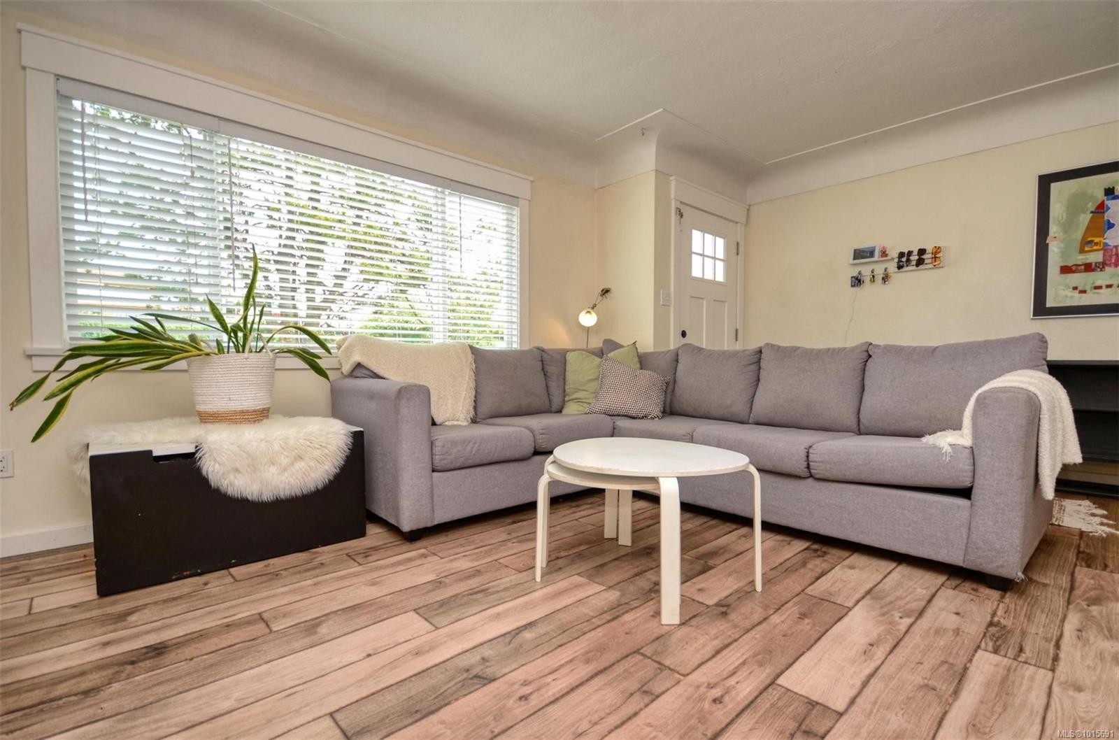 









271


Battleford

Ave,
Saanich,




BC
V8Z 1K7

