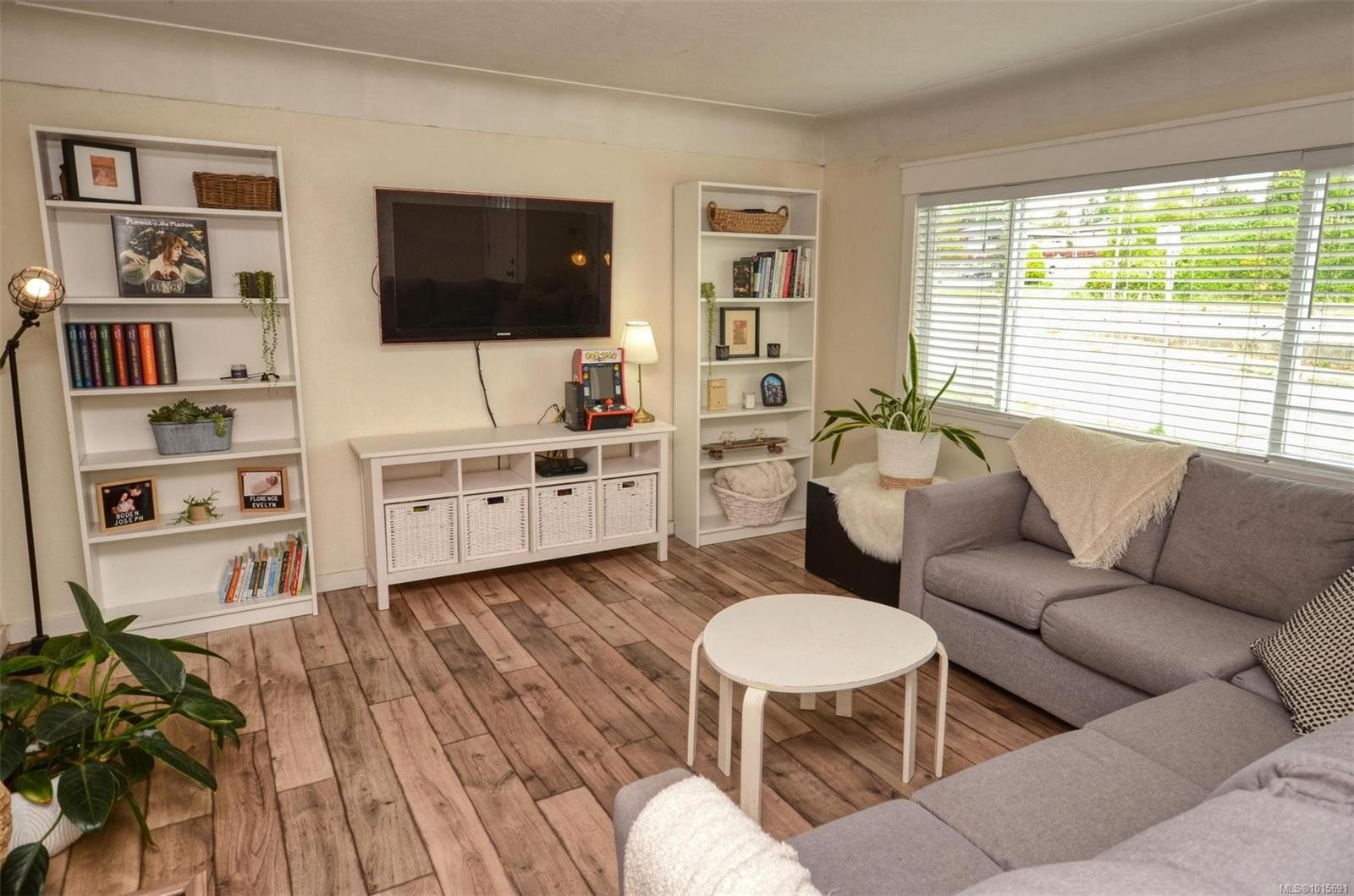 









271


Battleford

Ave,
Saanich,




BC
V8Z 1K7

