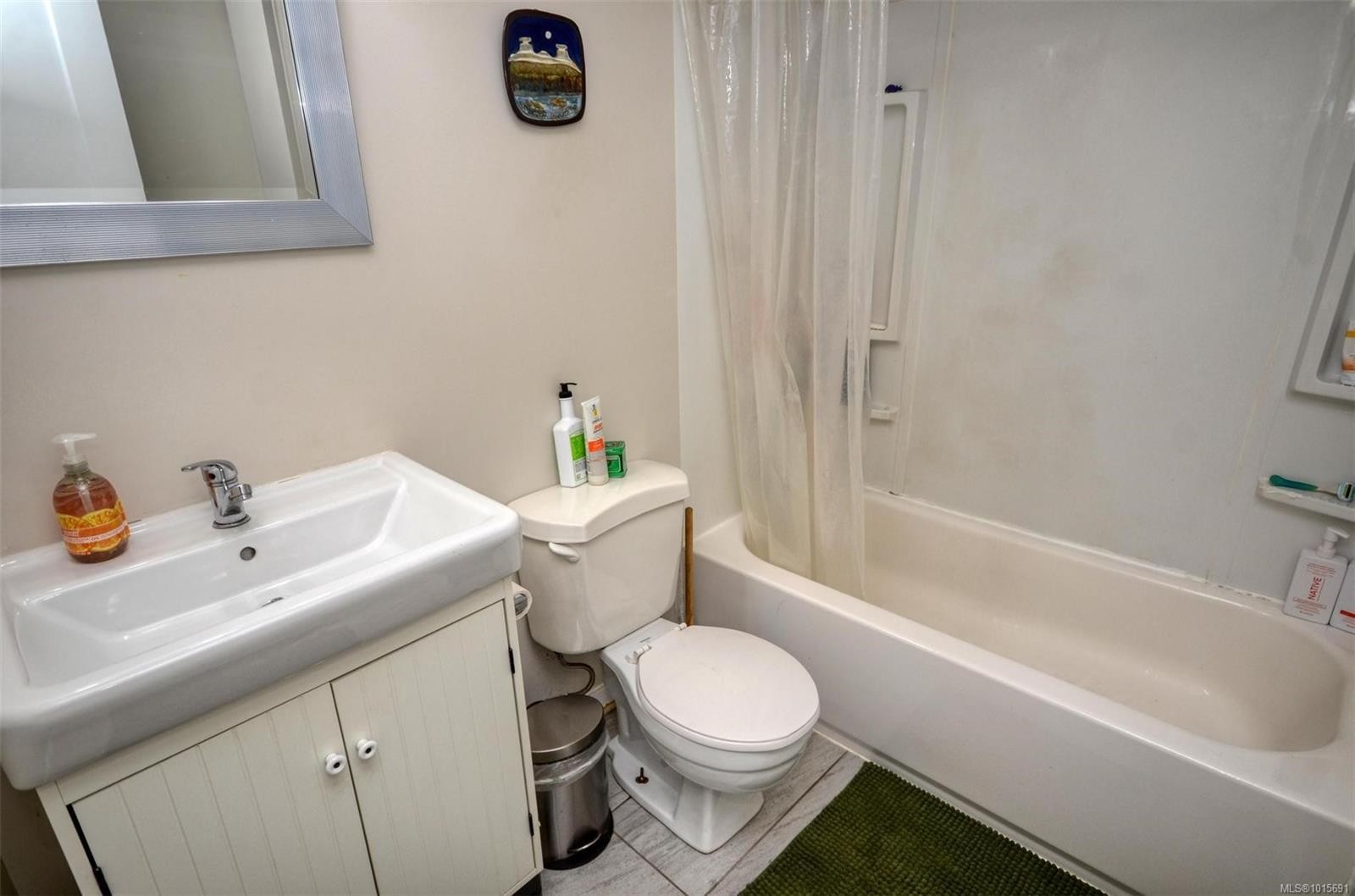 









271


Battleford

Ave,
Saanich,




BC
V8Z 1K7

