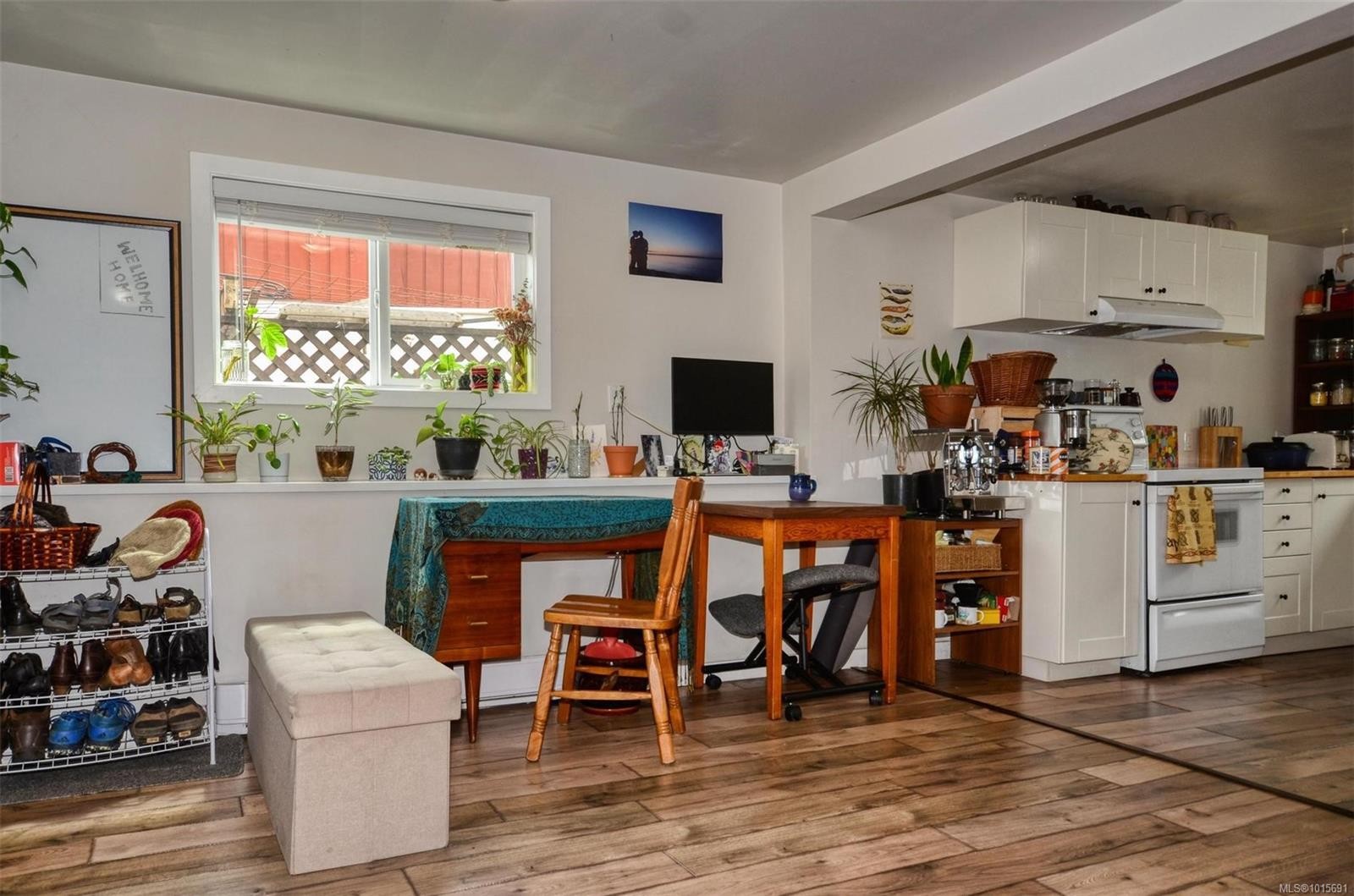 









271


Battleford

Ave,
Saanich,




BC
V8Z 1K7

