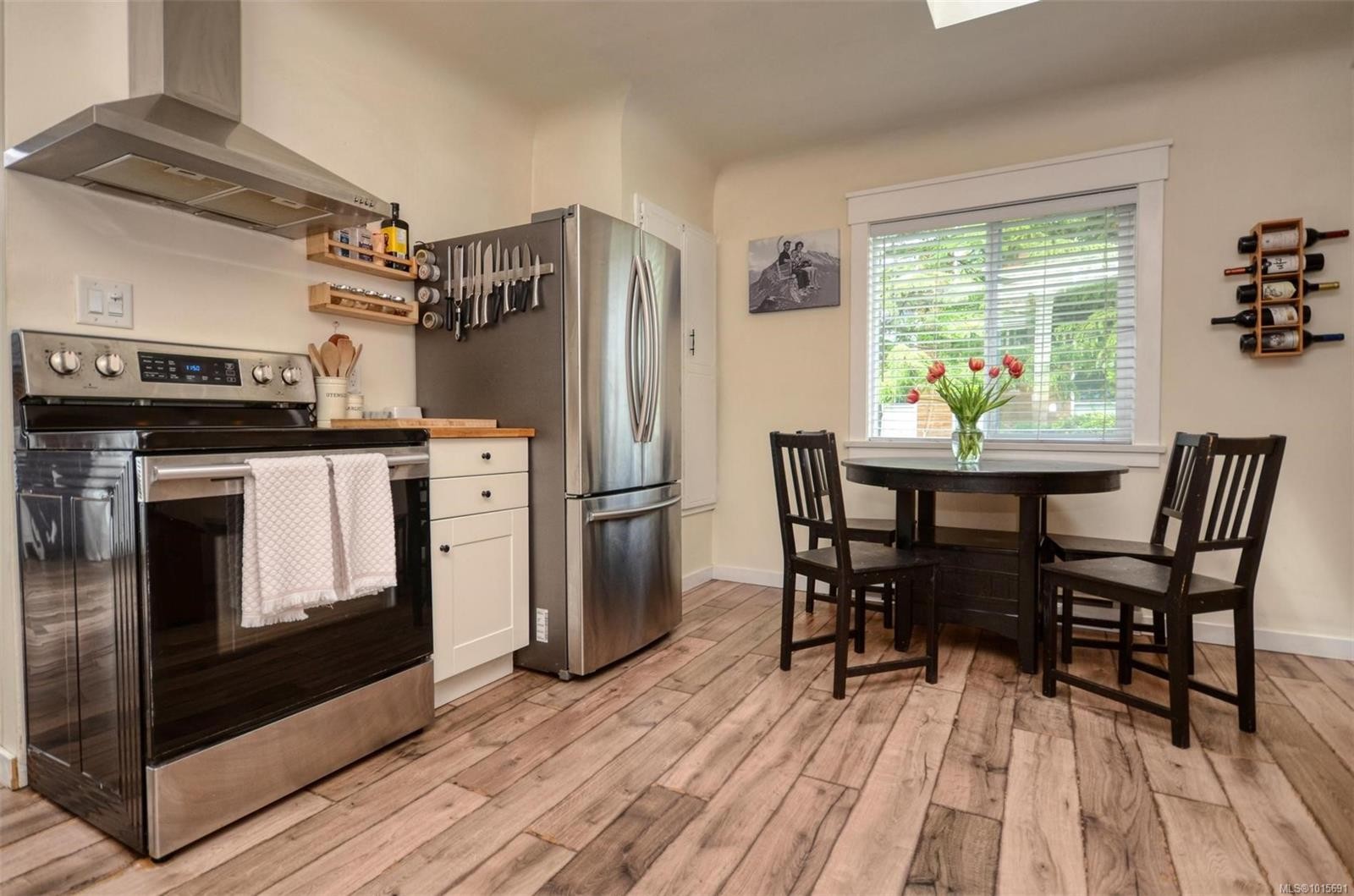 









271


Battleford

Ave,
Saanich,




BC
V8Z 1K7

