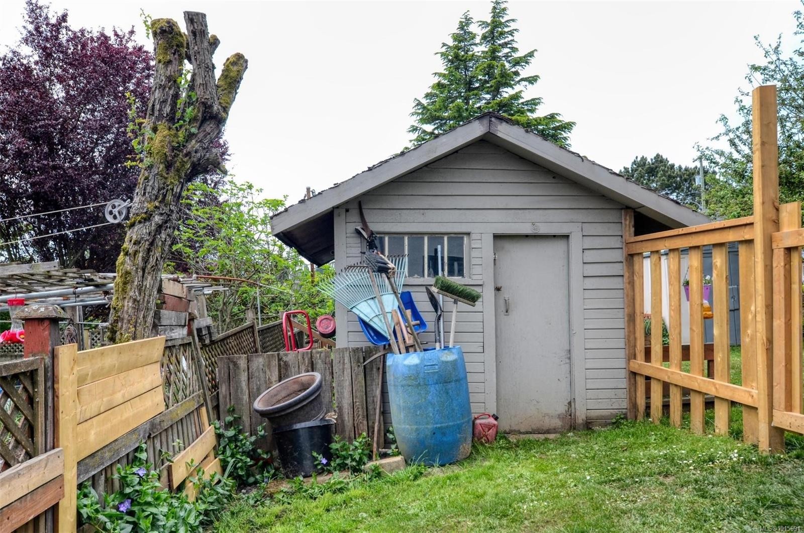 









271


Battleford

Ave,
Saanich,




BC
V8Z 1K7

