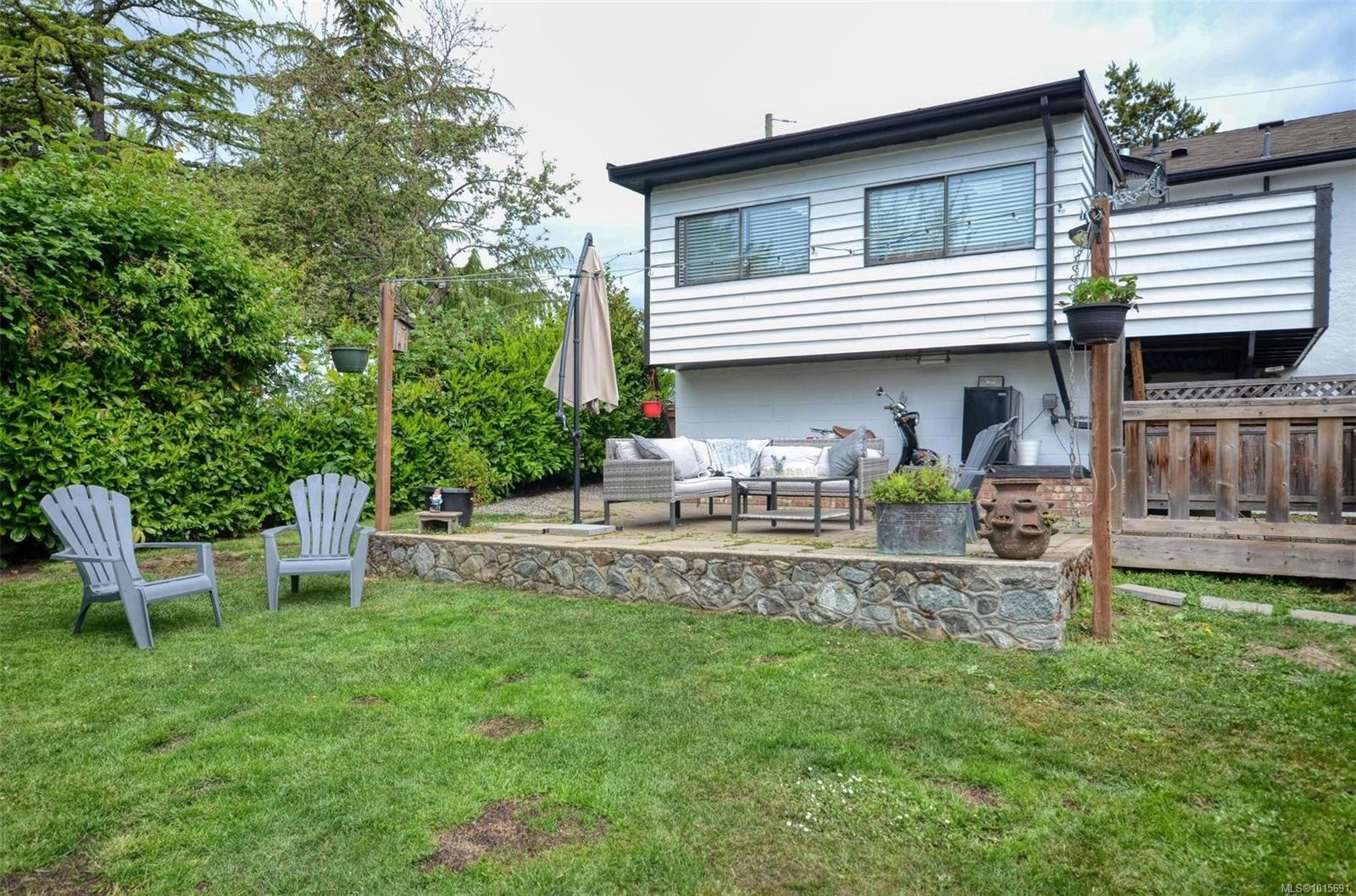 









271


Battleford

Ave,
Saanich,




BC
V8Z 1K7

