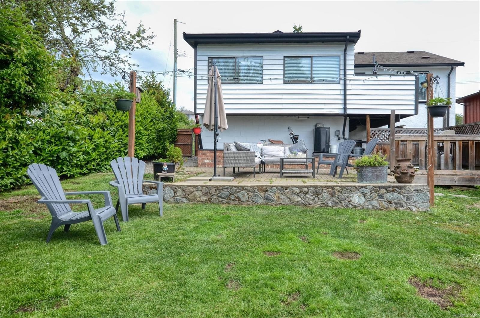 









271


Battleford

Ave,
Saanich,




BC
V8Z 1K7

