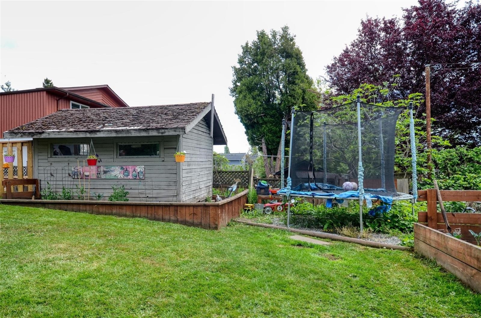 









271


Battleford

Ave,
Saanich,




BC
V8Z 1K7

