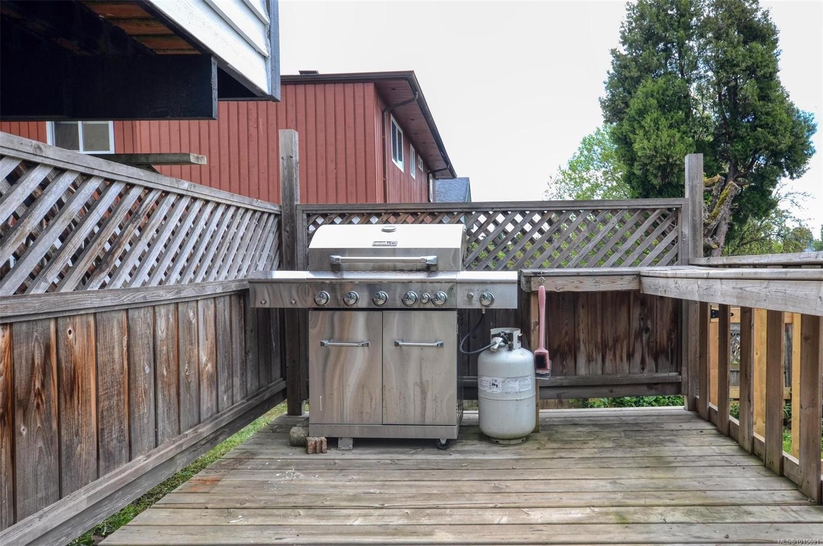 









271


Battleford

Ave,
Saanich,




BC
V8Z 1K7

