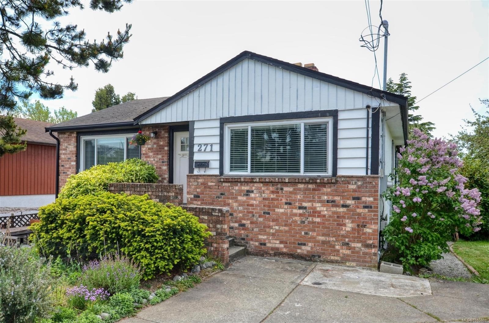 









271


Battleford

Ave,
Saanich,




BC
V8Z 1K7

