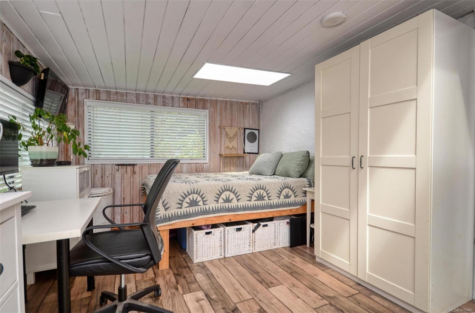 









271


Battleford

Ave,
Saanich,




BC
V8Z 1K7

