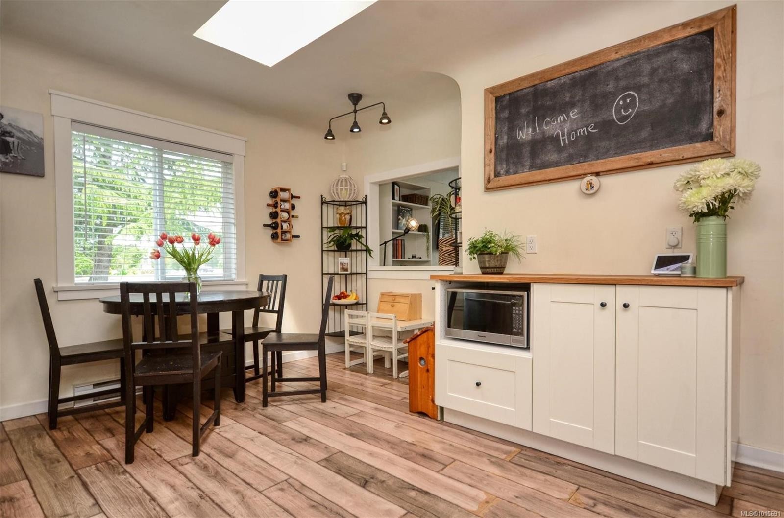 









271


Battleford

Ave,
Saanich,




BC
V8Z 1K7

