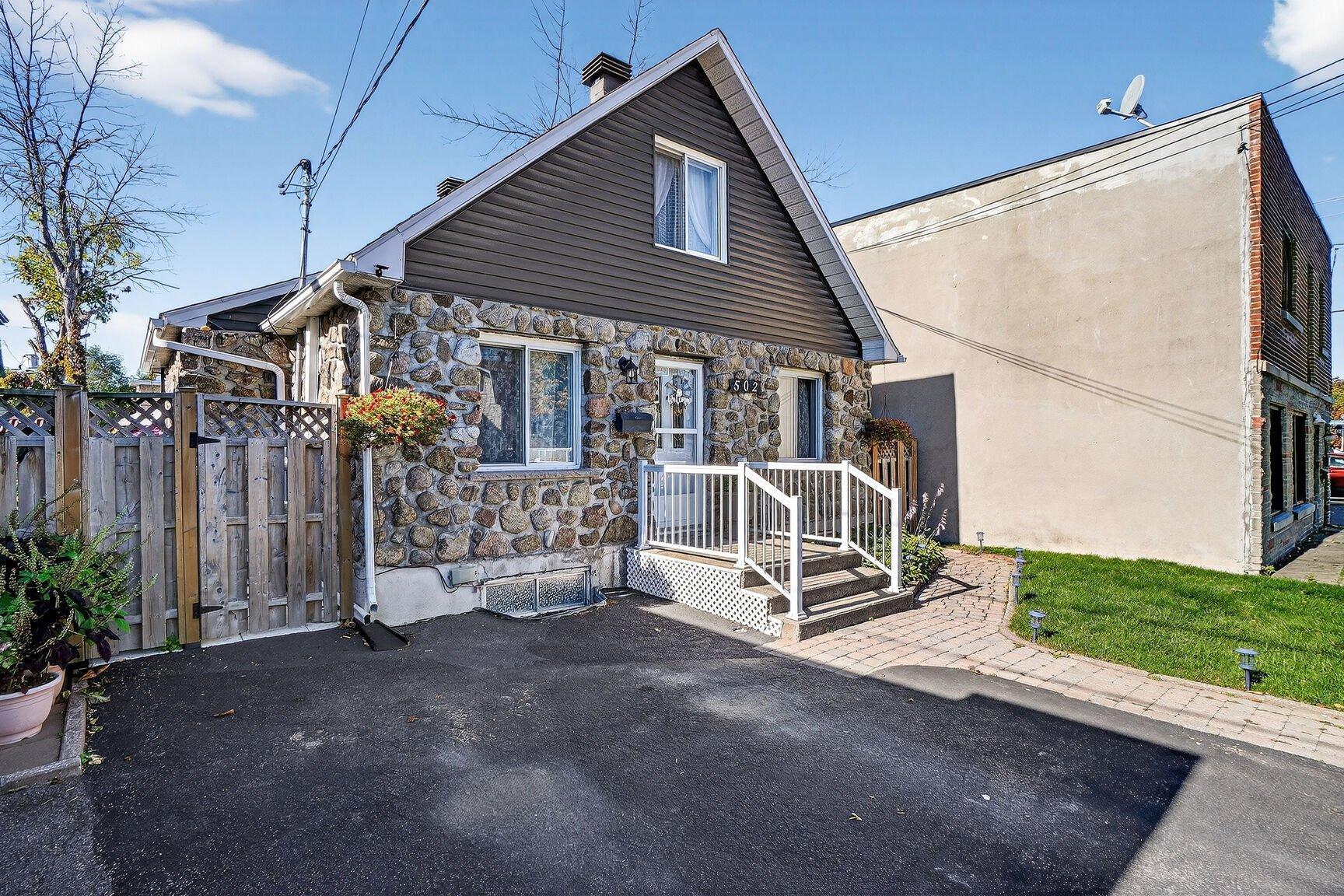 









502


Rue Lahaie

,
Laval (Pont-Viau),




QC
H7G3B9

