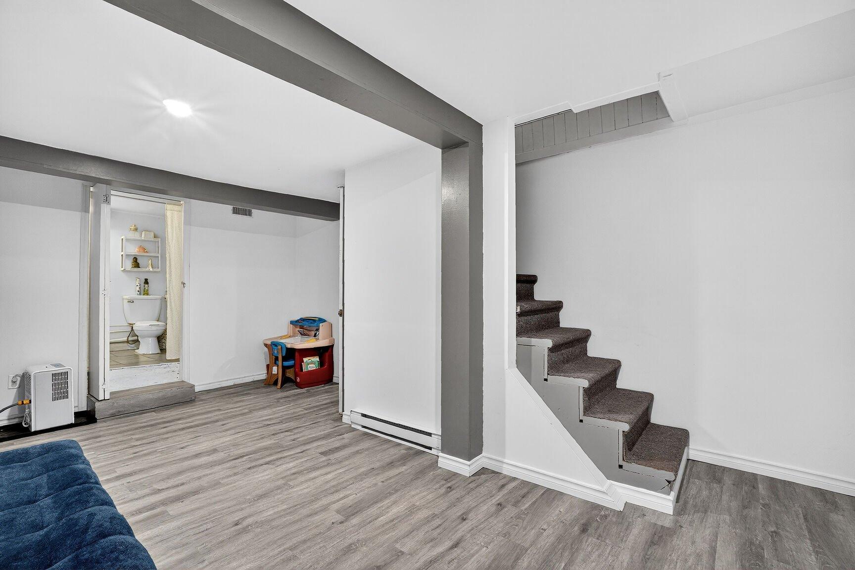 









502


Rue Lahaie

,
Laval (Pont-Viau),




QC
H7G3B9

