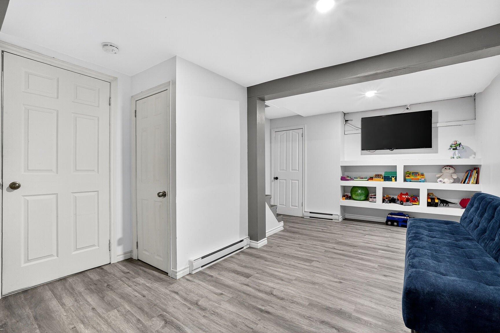 









502


Rue Lahaie

,
Laval (Pont-Viau),




QC
H7G3B9

