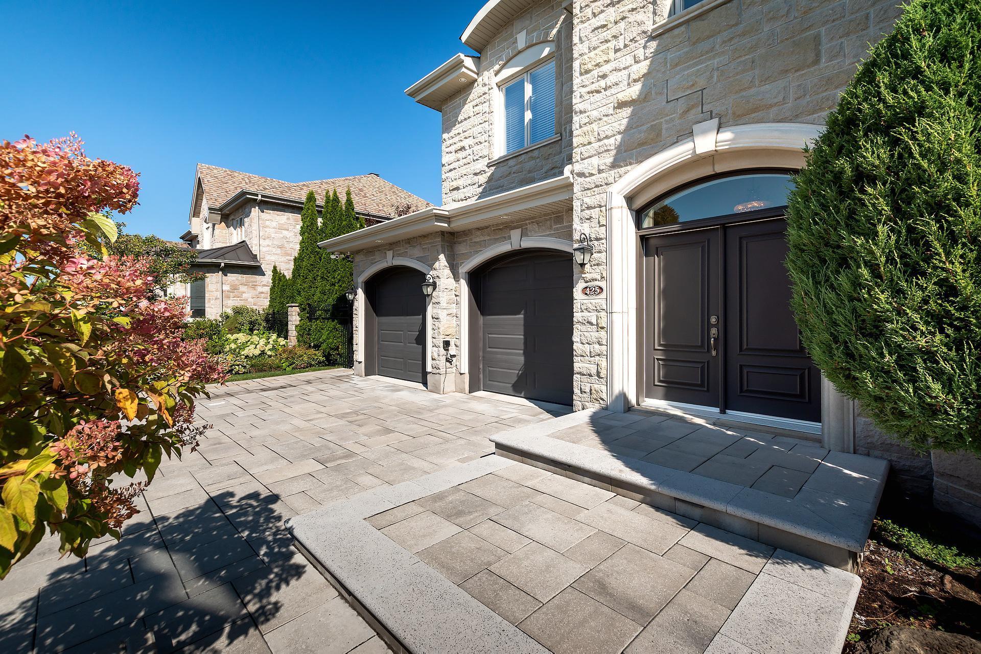 









425


Av. des Crécerelles

,
Beaconsfield,




QC
H9W6H2

