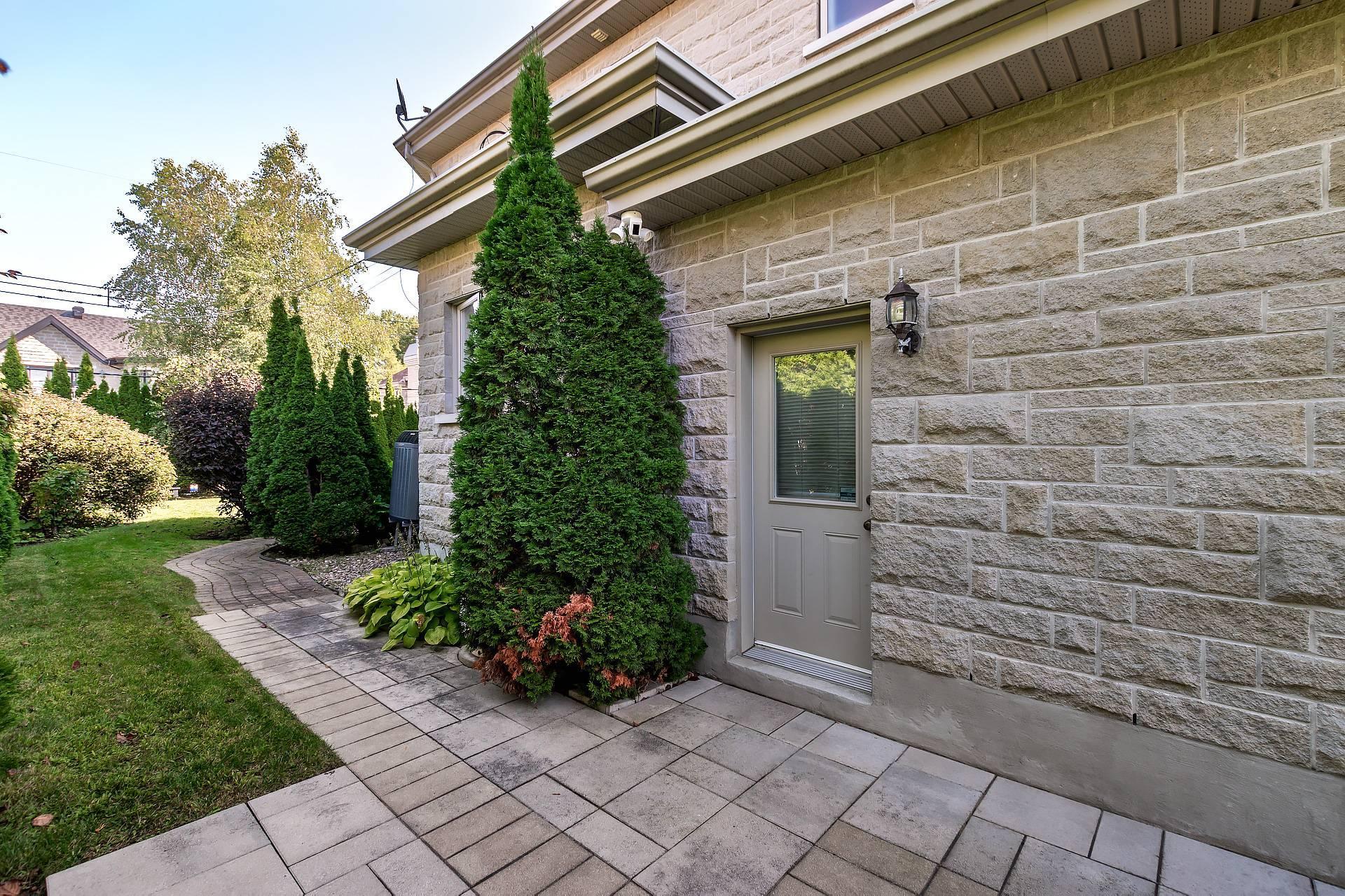 









425


Av. des Crécerelles

,
Beaconsfield,




QC
H9W6H2

