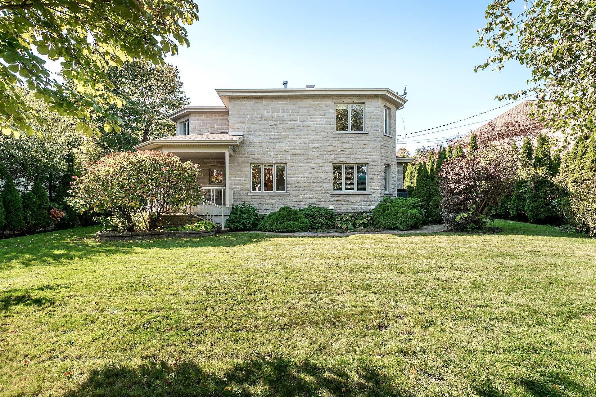 









425


Av. des Crécerelles

,
Beaconsfield,




QC
H9W6H2

