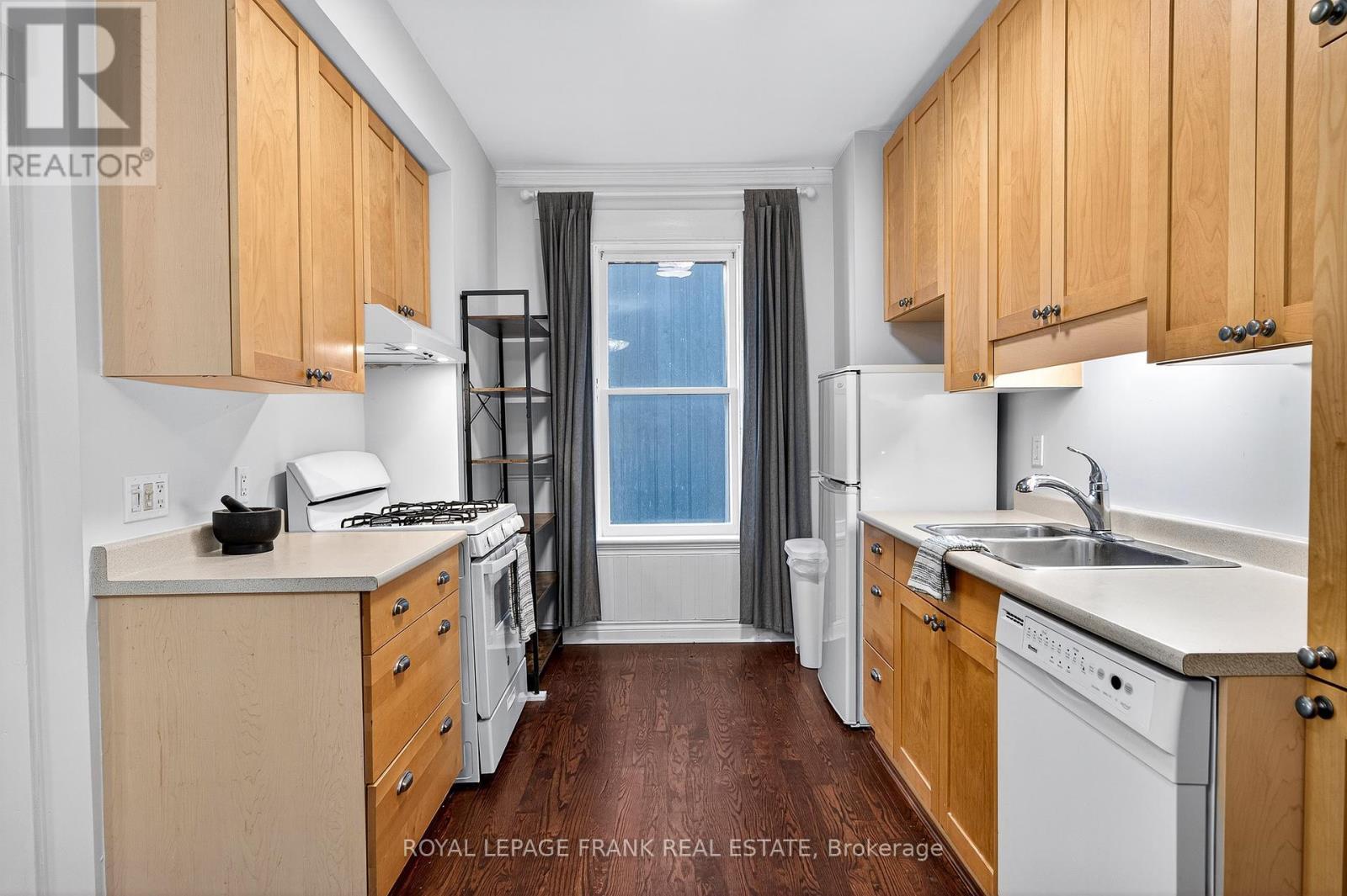 












1217 GRANDVIEW AVENUE

,
Peterborough (Otonabee Ward 1),




Ontario
K9J5P7


