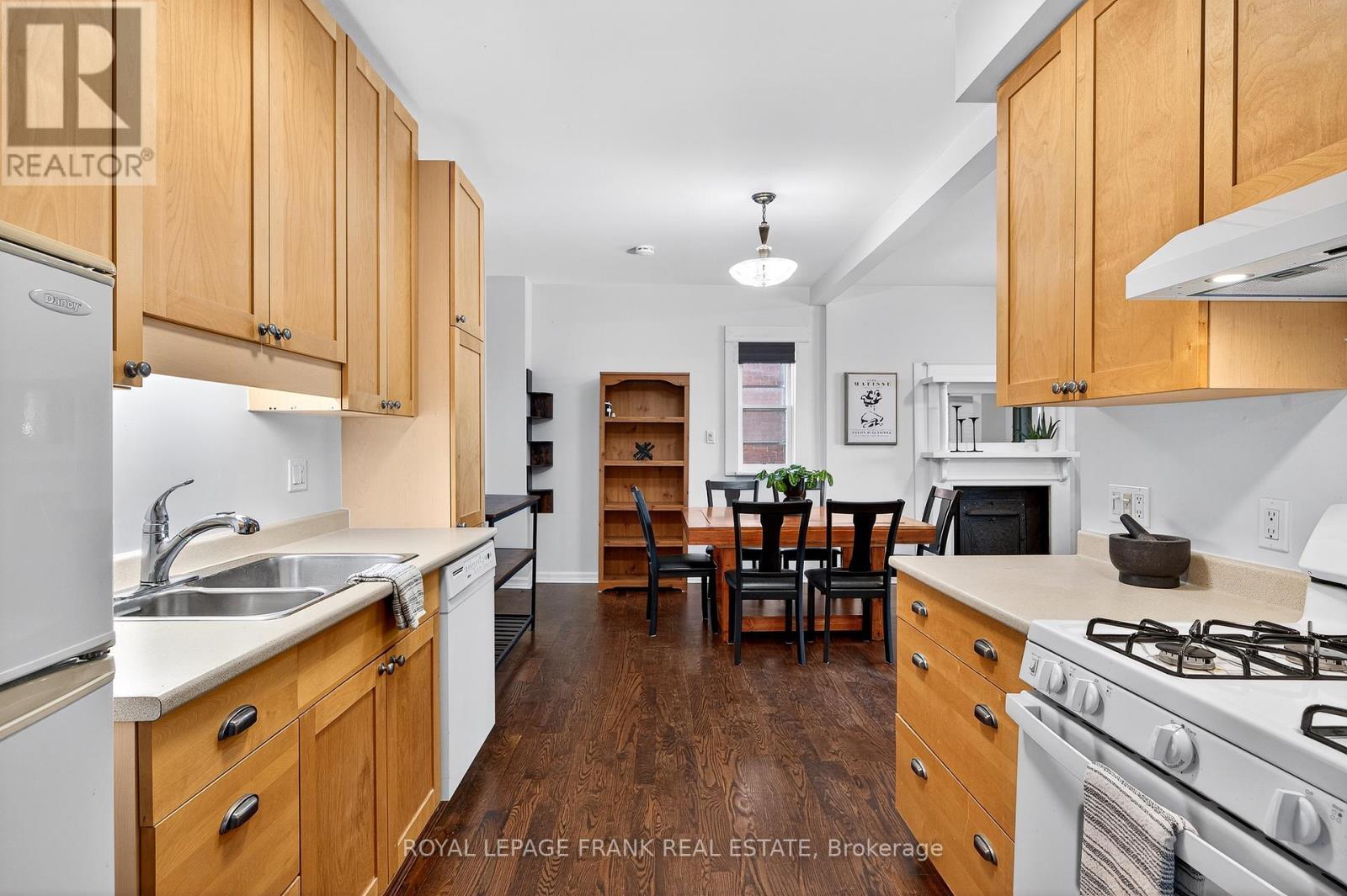 












1217 GRANDVIEW AVENUE

,
Peterborough (Otonabee Ward 1),




Ontario
K9J5P7


