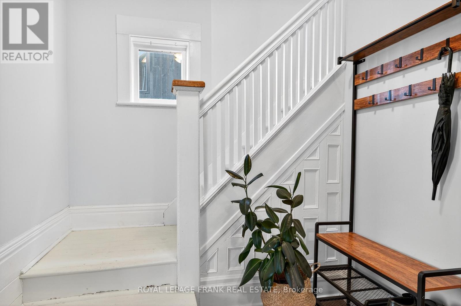 












1217 GRANDVIEW AVENUE

,
Peterborough (Otonabee Ward 1),




Ontario
K9J5P7

