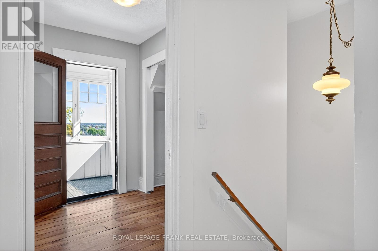 












1217 GRANDVIEW AVENUE

,
Peterborough (Otonabee Ward 1),




Ontario
K9J5P7

