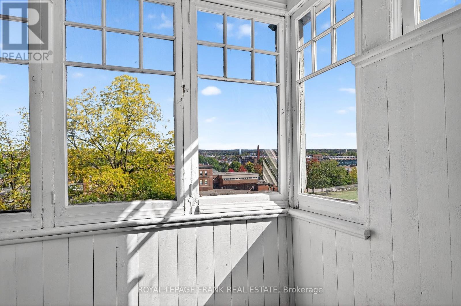 












1217 GRANDVIEW AVENUE

,
Peterborough (Otonabee Ward 1),




Ontario
K9J5P7

