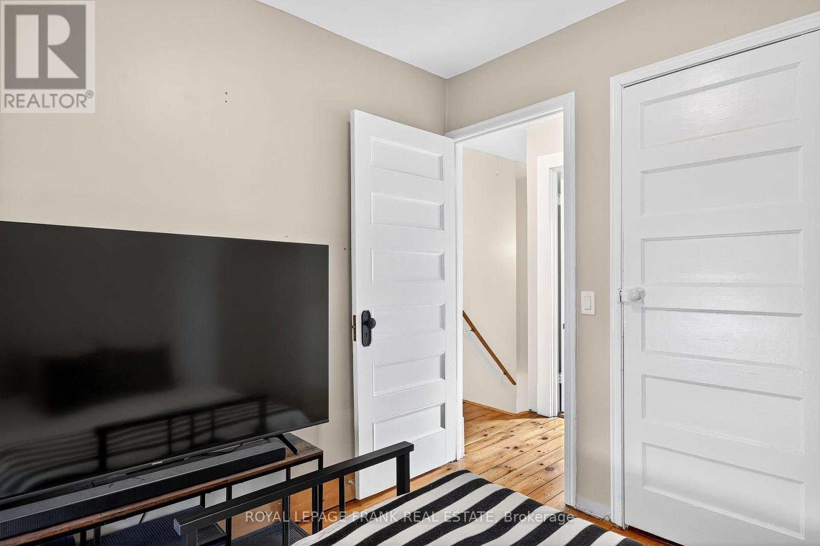 












1217 GRANDVIEW AVENUE

,
Peterborough (Otonabee Ward 1),




Ontario
K9J5P7

