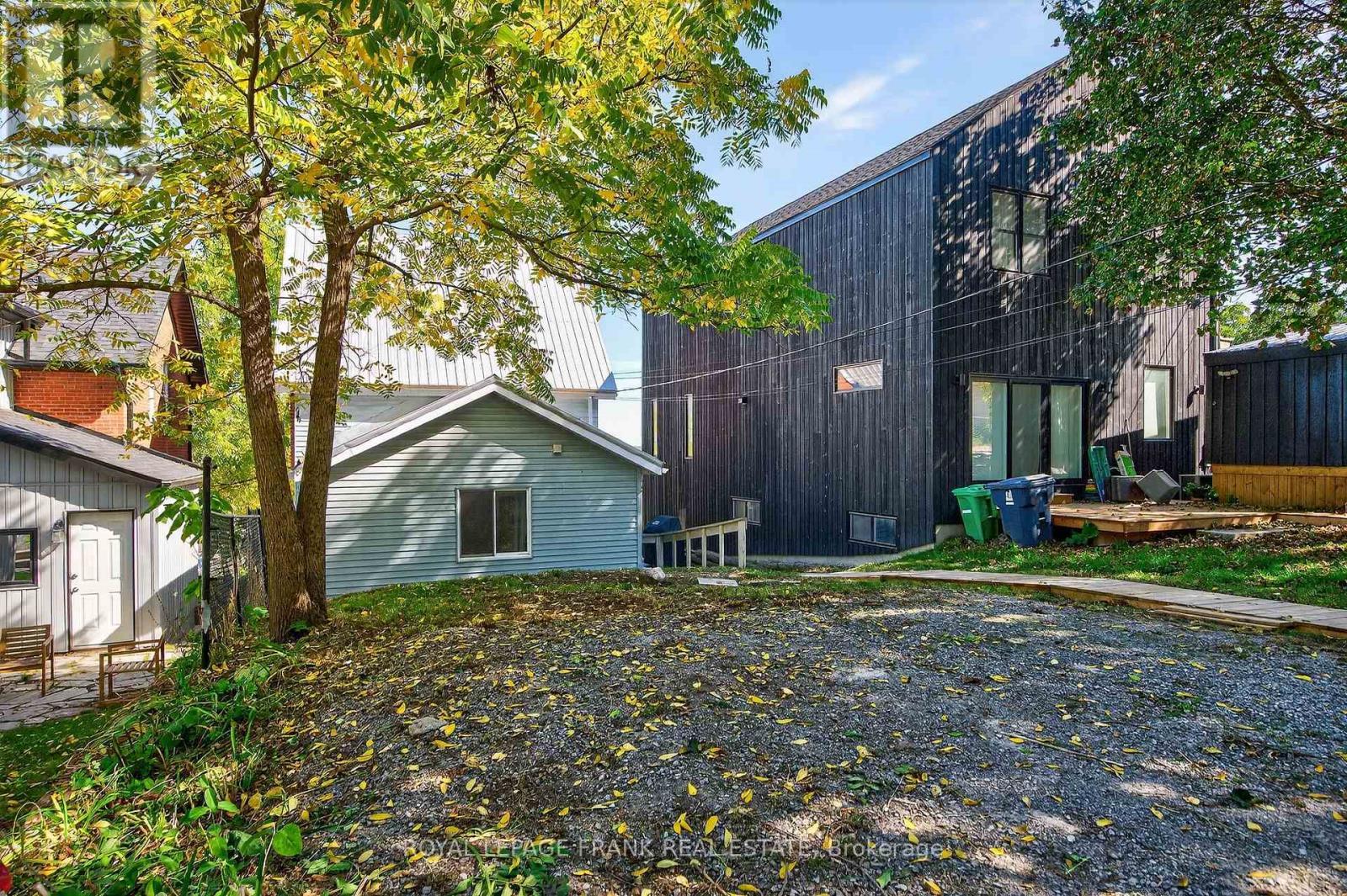 












1217 GRANDVIEW AVENUE

,
Peterborough (Otonabee Ward 1),




Ontario
K9J5P7

