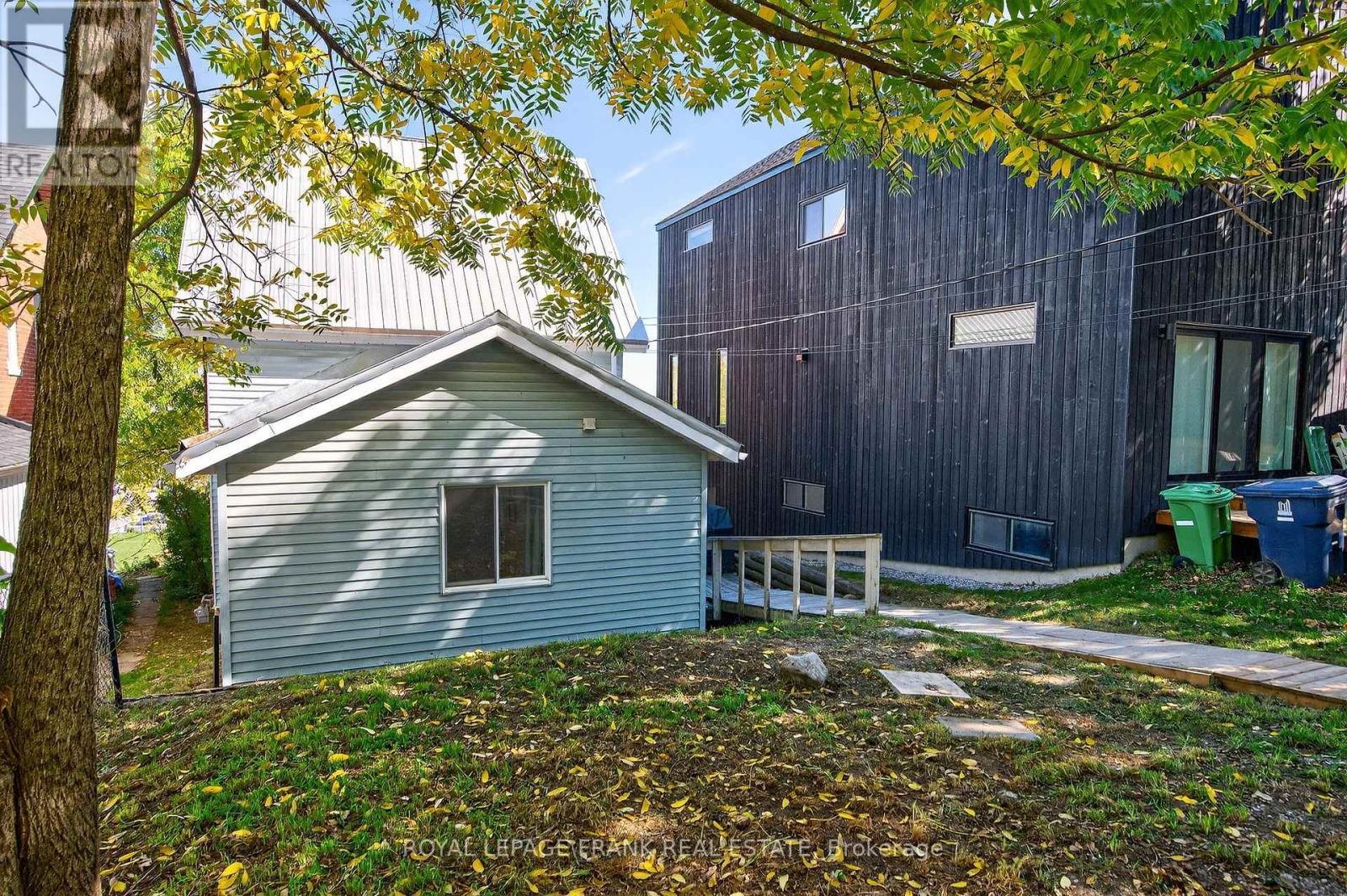 












1217 GRANDVIEW AVENUE

,
Peterborough (Otonabee Ward 1),




Ontario
K9J5P7

