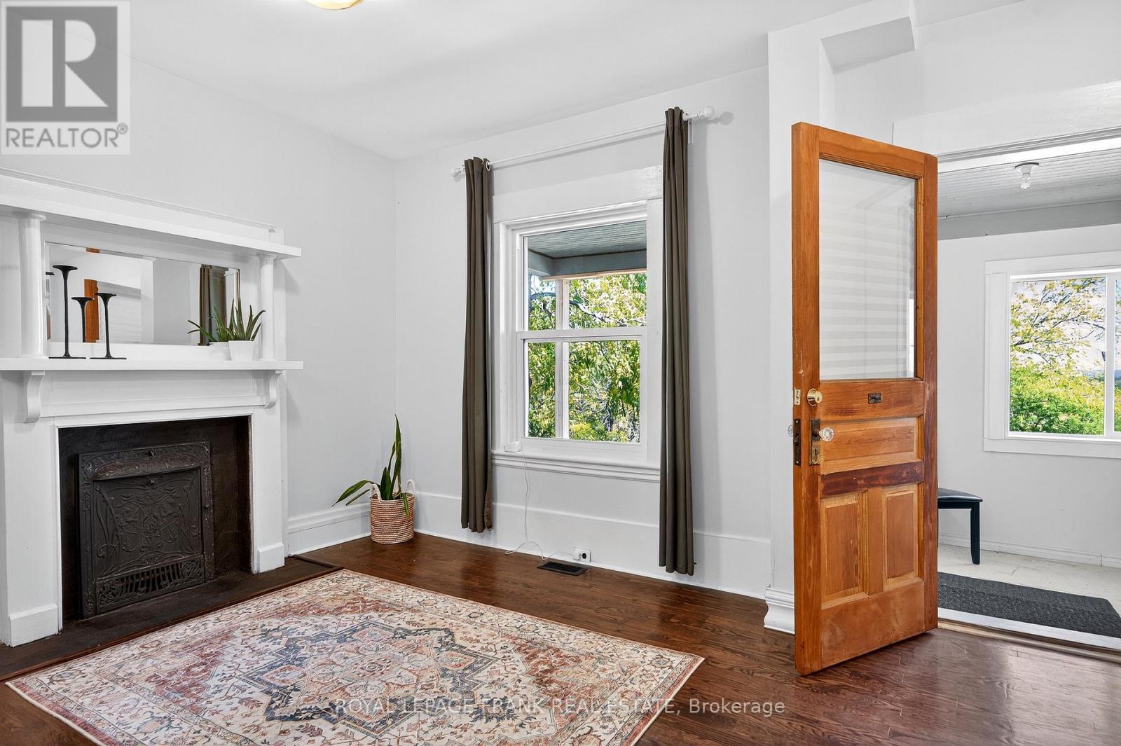 












1217 GRANDVIEW AVENUE

,
Peterborough (Otonabee Ward 1),




Ontario
K9J5P7

