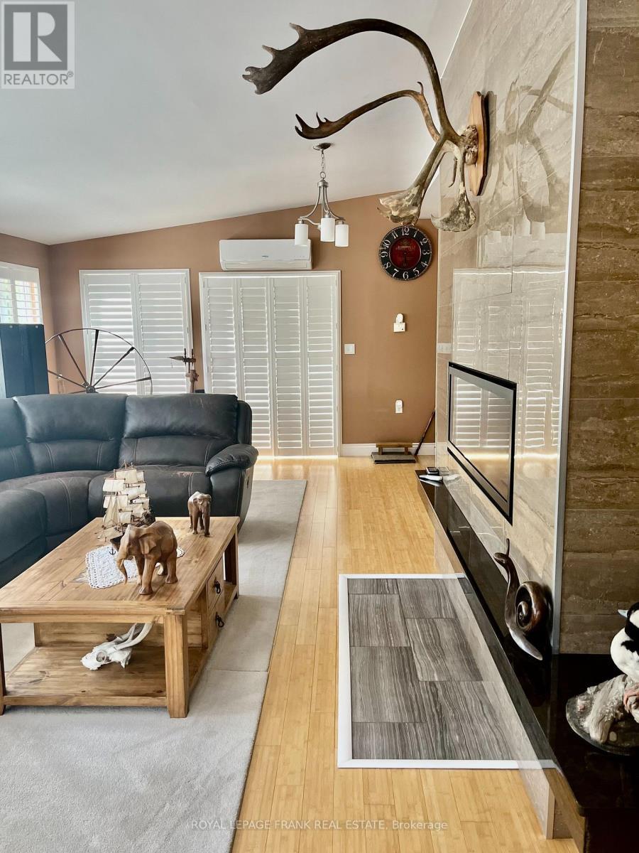 












15359 LITTLE LAKE ROAD

,
Brighton,




Ontario
K0K1H0


