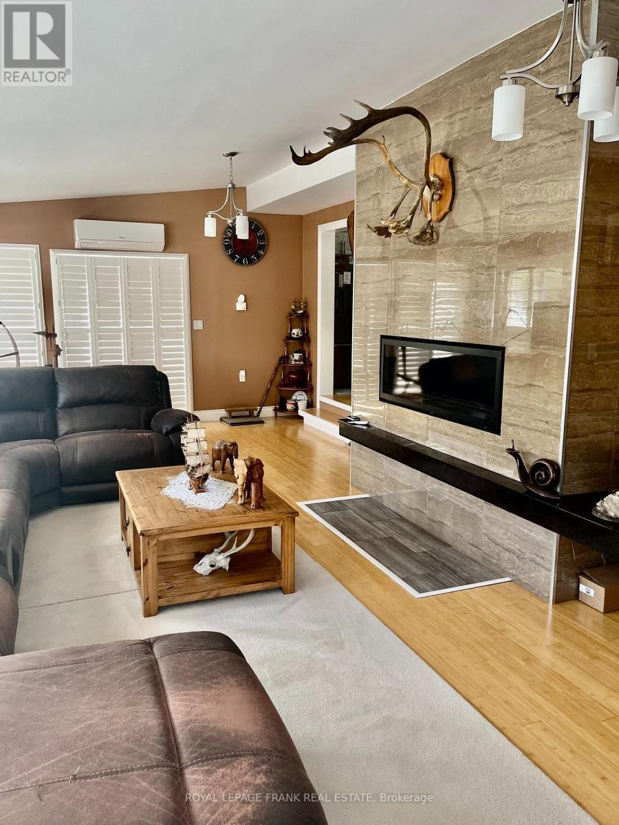 












15359 LITTLE LAKE ROAD

,
Brighton,




Ontario
K0K1H0

