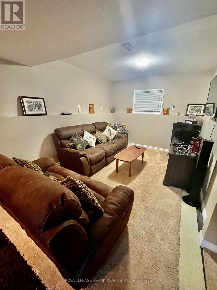 












15359 LITTLE LAKE ROAD

,
Brighton,




Ontario
K0K1H0

