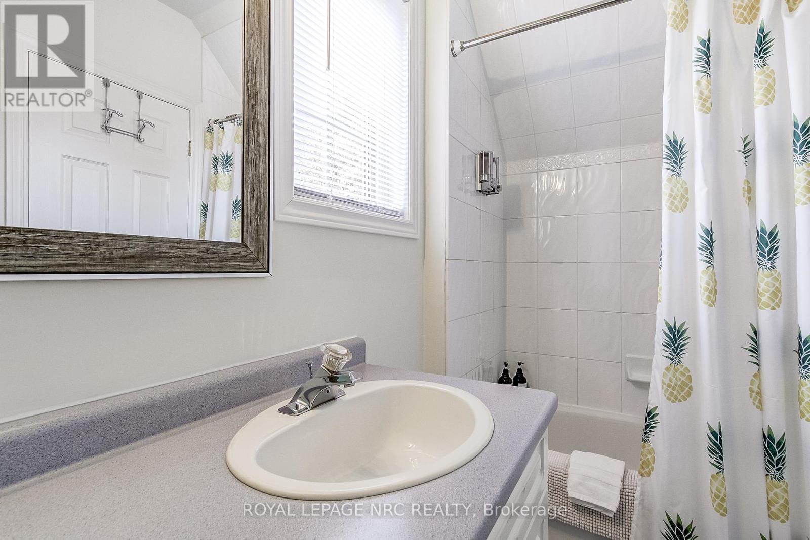 












330 GATE STREET

,
Niagara-on-the-Lake (Town),




Ontario
L0S1J0

