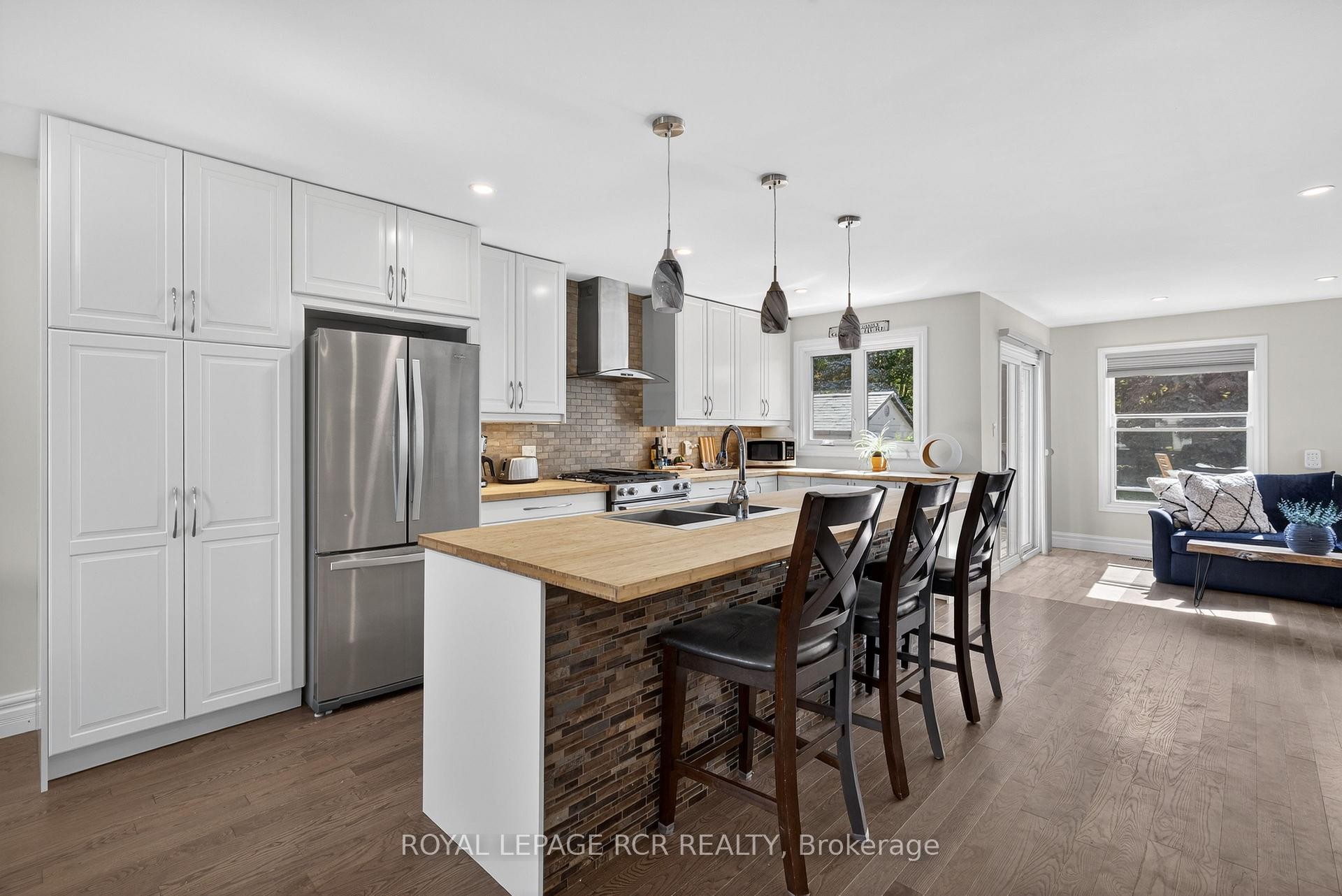 









33


Summerhill

Road,
East Gwillimbury,




ON
L9N 1C6

