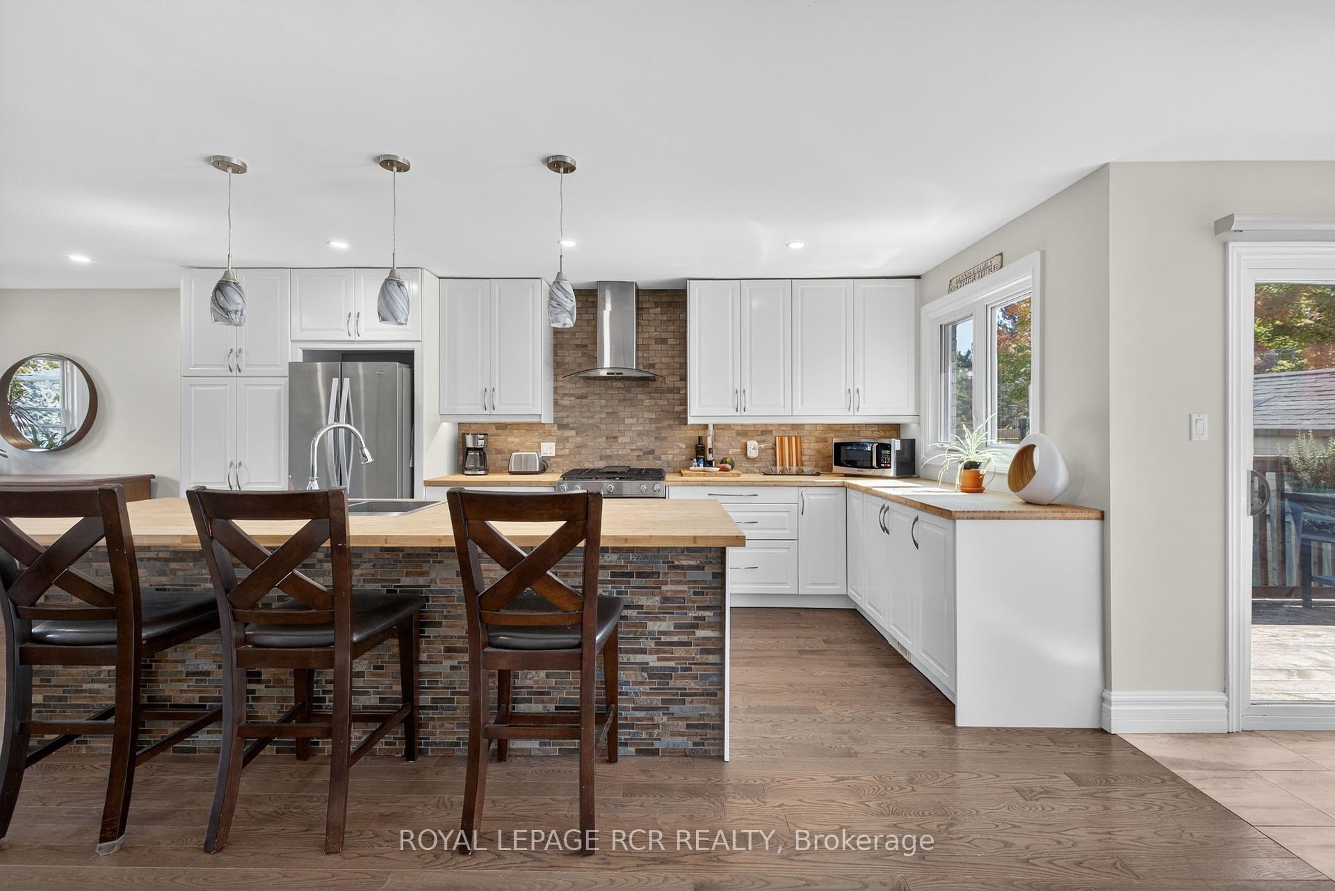 









33


Summerhill

Road,
East Gwillimbury,




ON
L9N 1C6

