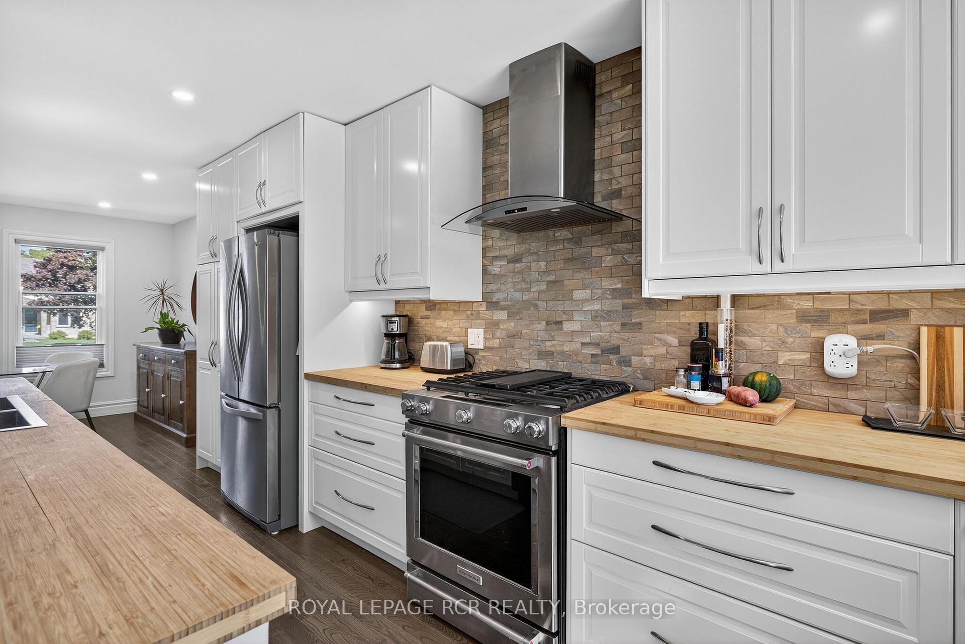 









33


Summerhill

Road,
East Gwillimbury,




ON
L9N 1C6

