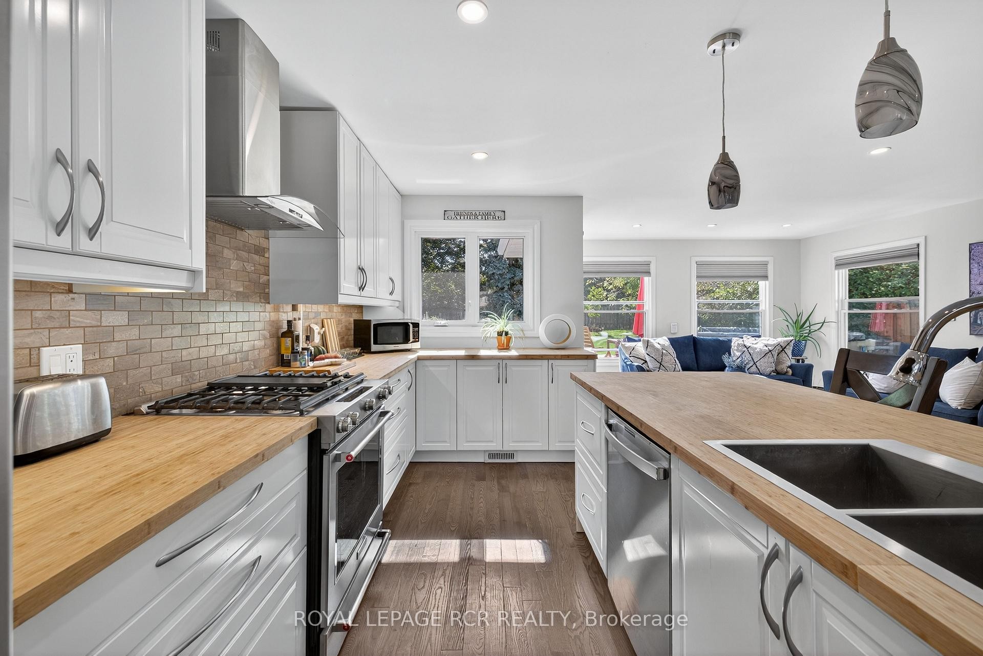 









33


Summerhill

Road,
East Gwillimbury,




ON
L9N 1C6

