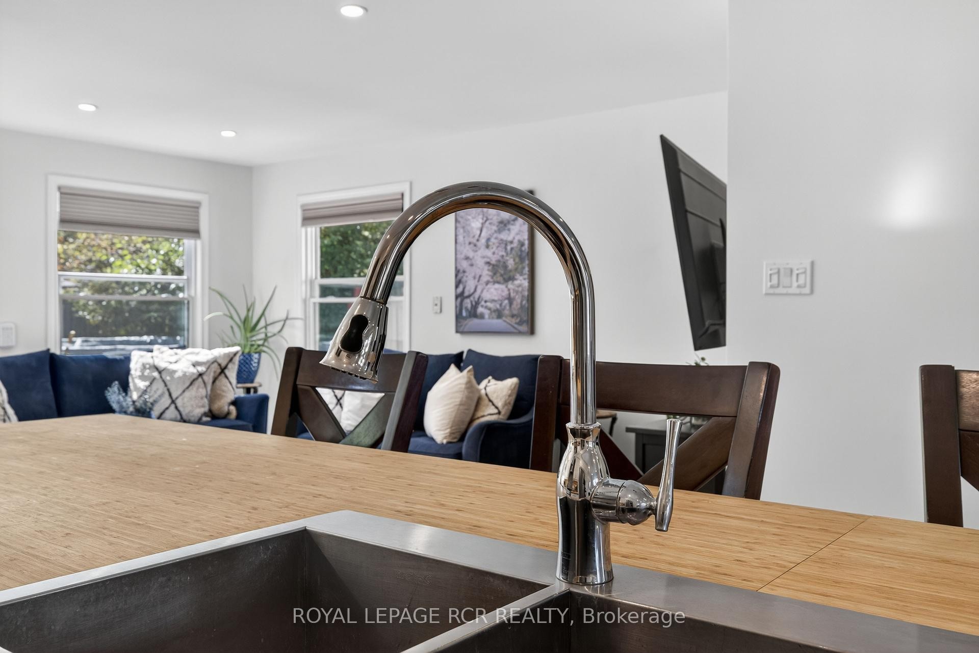 









33


Summerhill

Road,
East Gwillimbury,




ON
L9N 1C6

