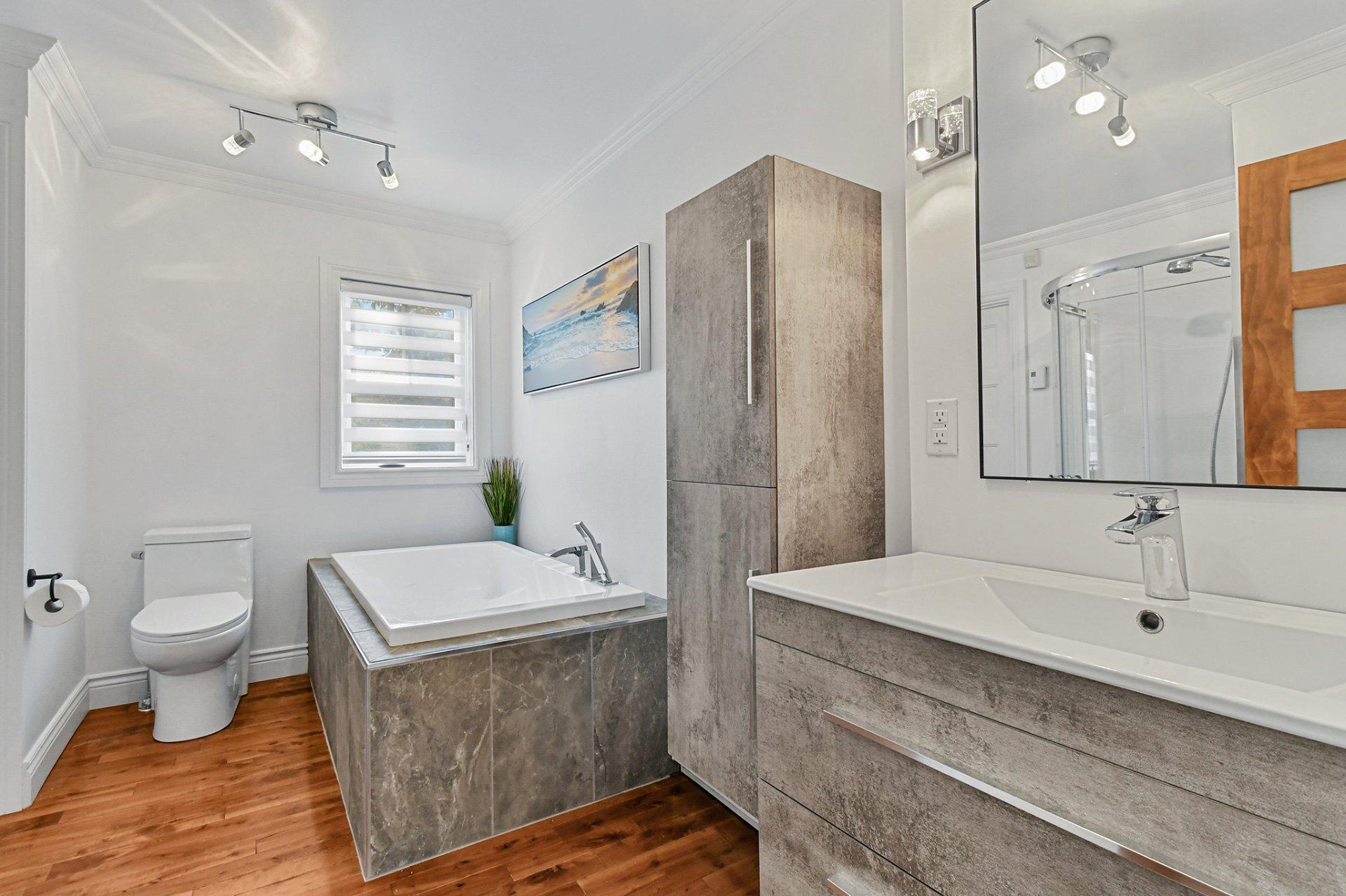 









193


Ch. de l'Aéroport

,
Saint-Donat,




QC
J0T2C0

