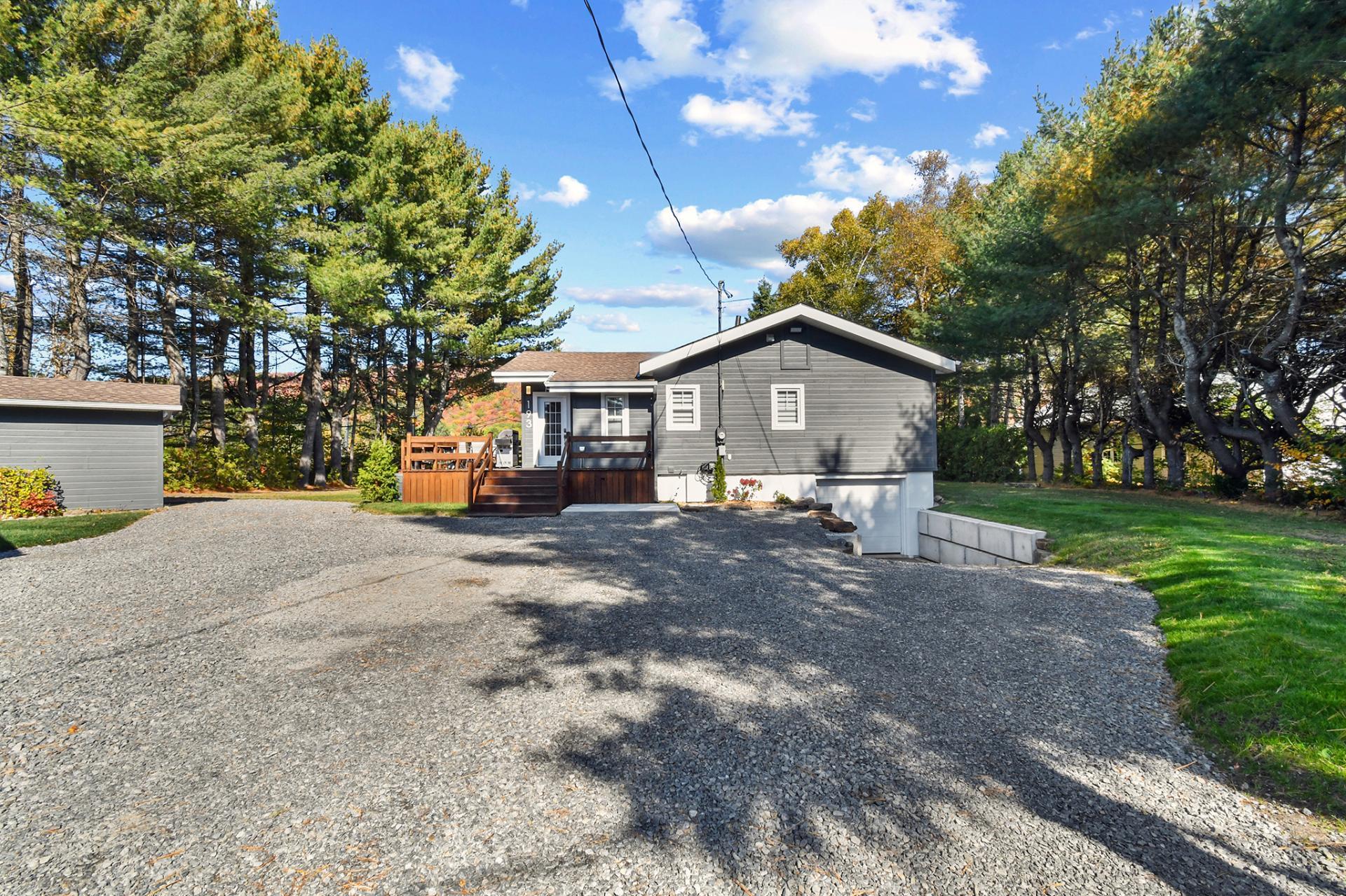 









193


Ch. de l'Aéroport

,
Saint-Donat,




QC
J0T2C0

