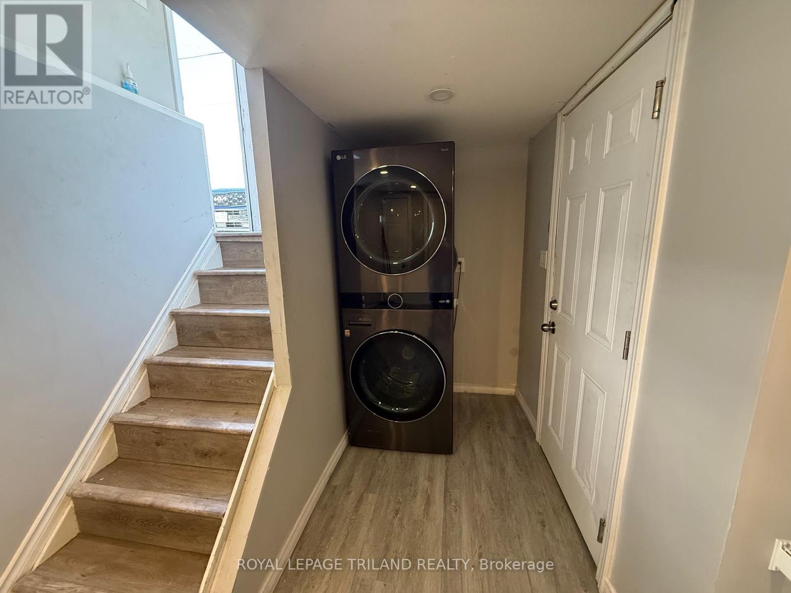 












LOWER - 1176 TRAFALGAR STREET

,
London East (East M),




Ontario
N5Z1H2

