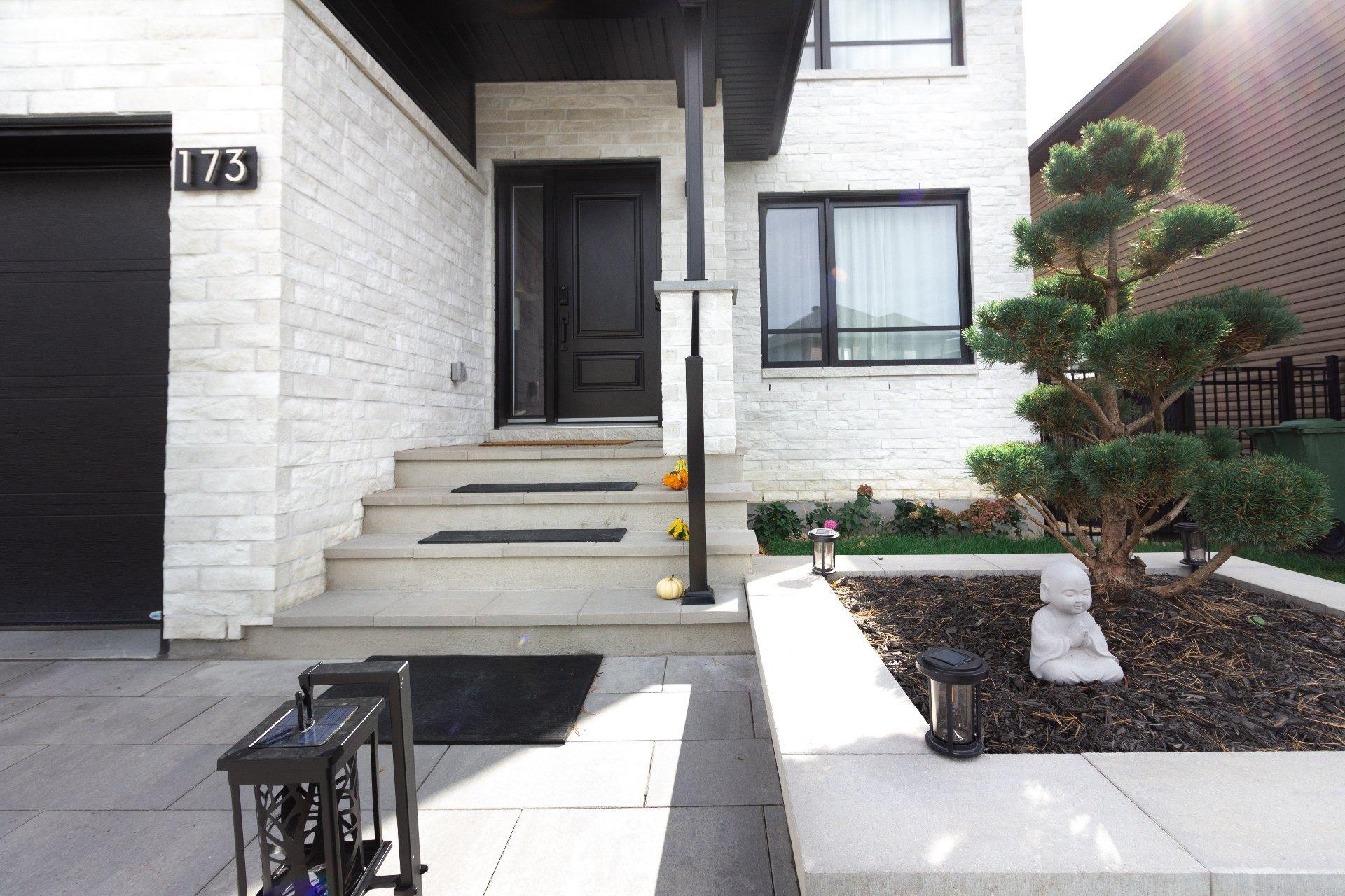 









173


Rue Albini

,
Châteauguay,




QC
J6K0A1

