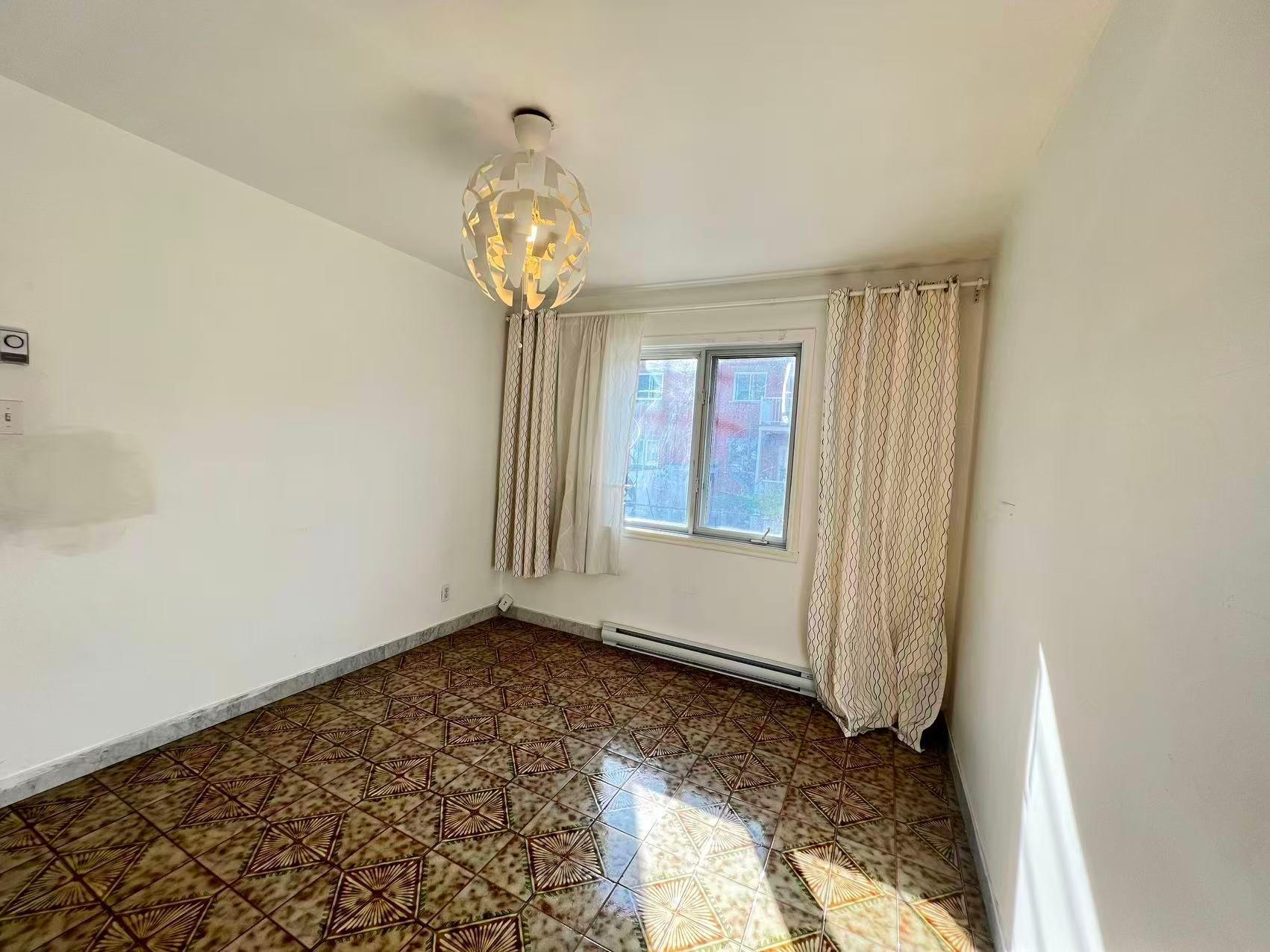 









6617


Rue Mazarin

,
Montréal (Le Sud-Ouest),




QC
H4E2X6

