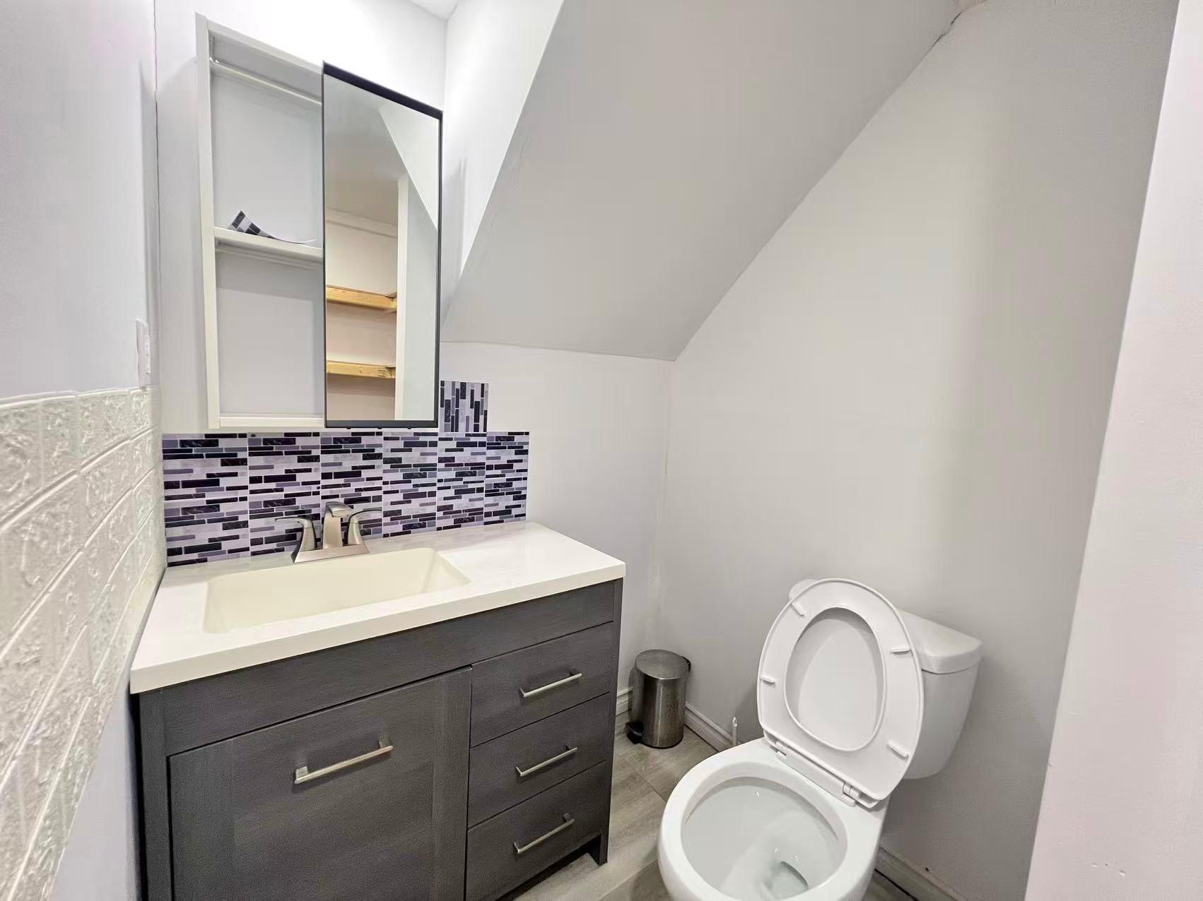 









6617


Rue Mazarin

,
Montréal (Le Sud-Ouest),




QC
H4E2X6

