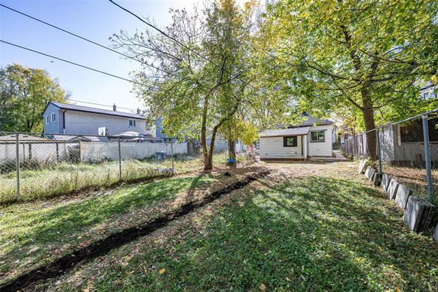 









395


St Johns

AVE,
Winnipeg,




MB
R2W 1H5


