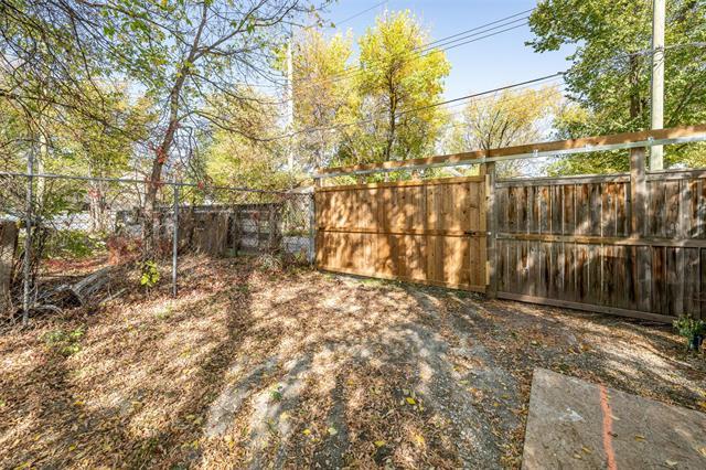 









395


St Johns

AVE,
Winnipeg,




MB
R2W 1H5

