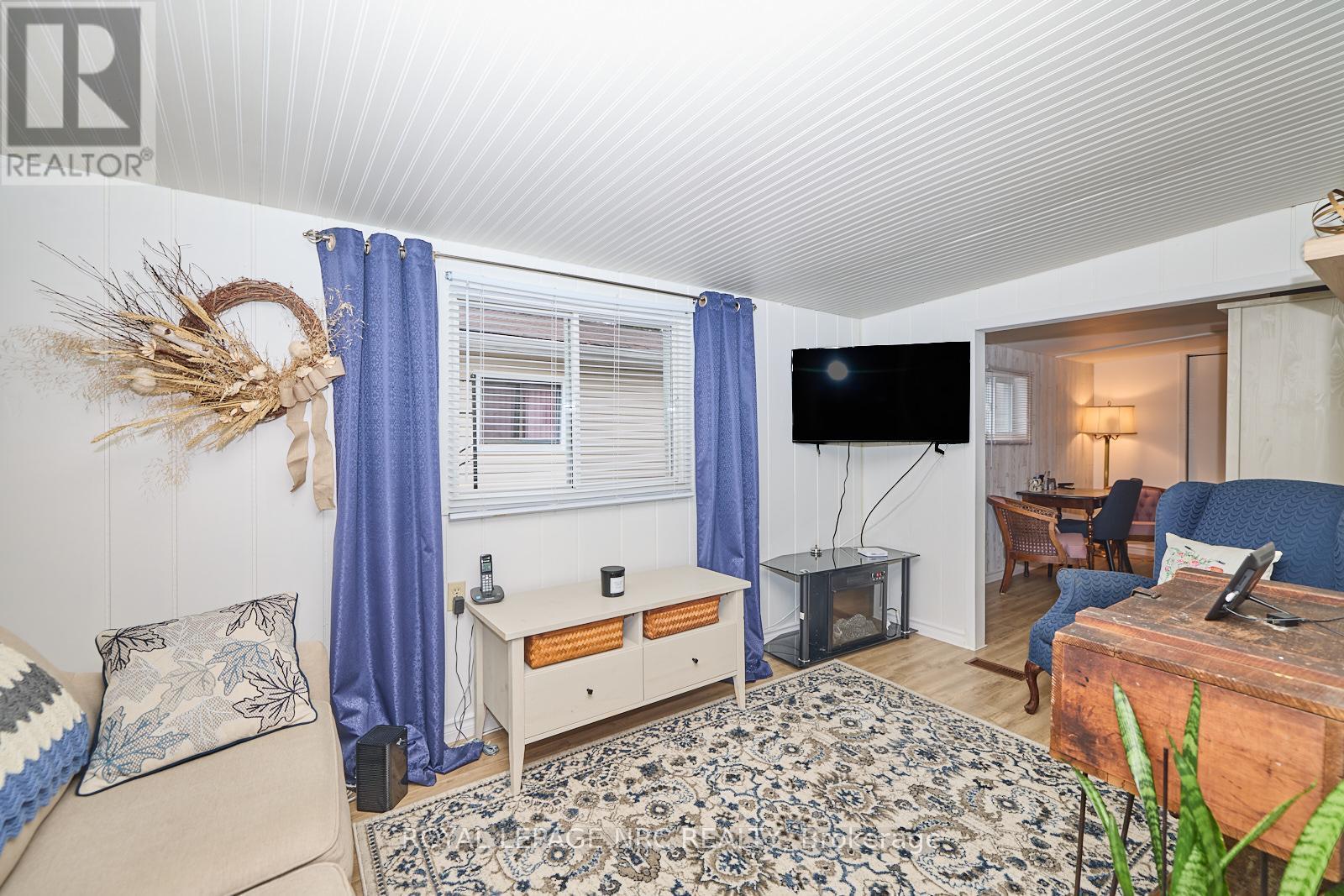 












423 - 23 FOUR MILE CREEK ROAD

,
Niagara-on-the-Lake (St. Davids),




Ontario
L0S1J1

