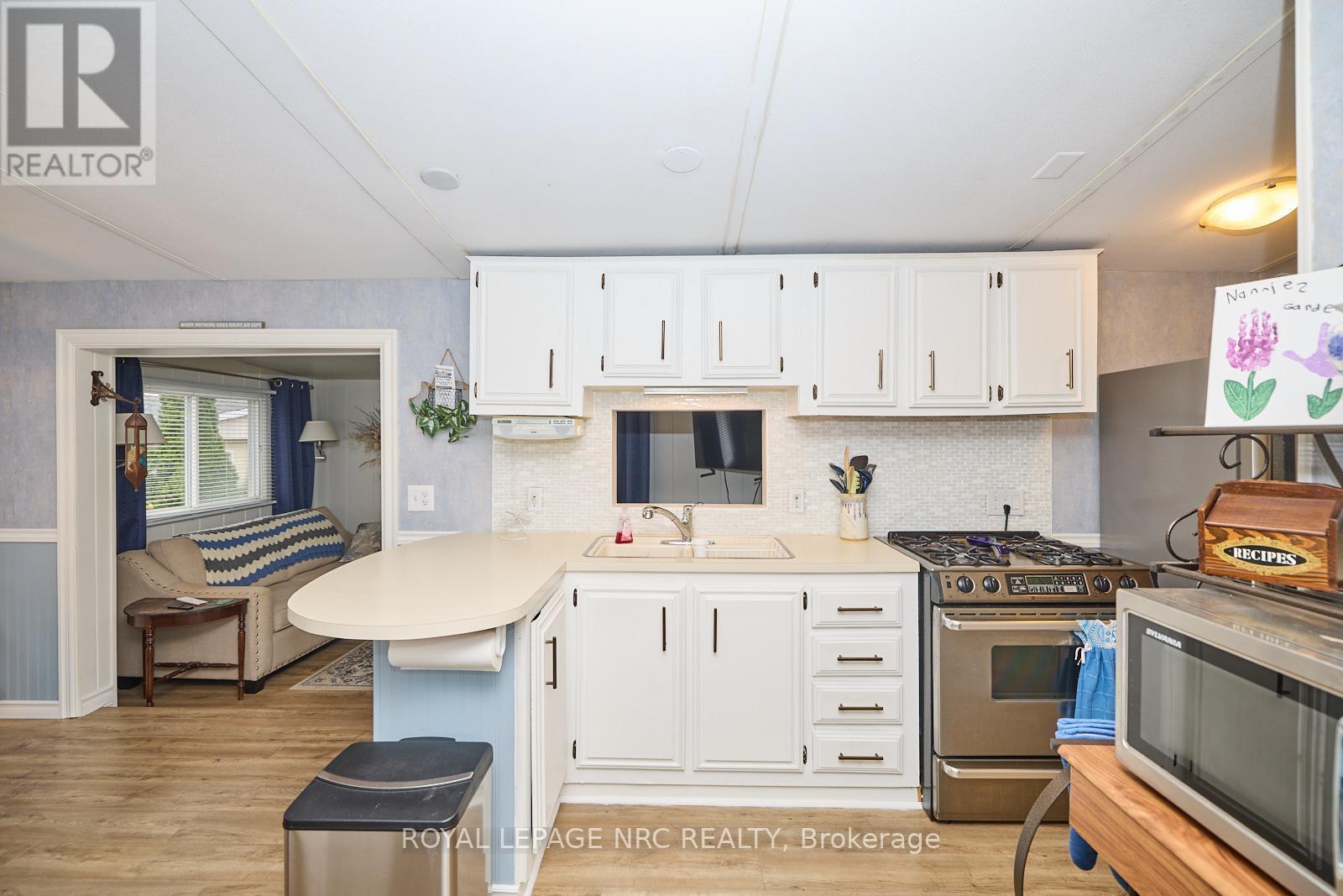 












423 - 23 FOUR MILE CREEK ROAD

,
Niagara-on-the-Lake (St. Davids),




Ontario
L0S1J1

