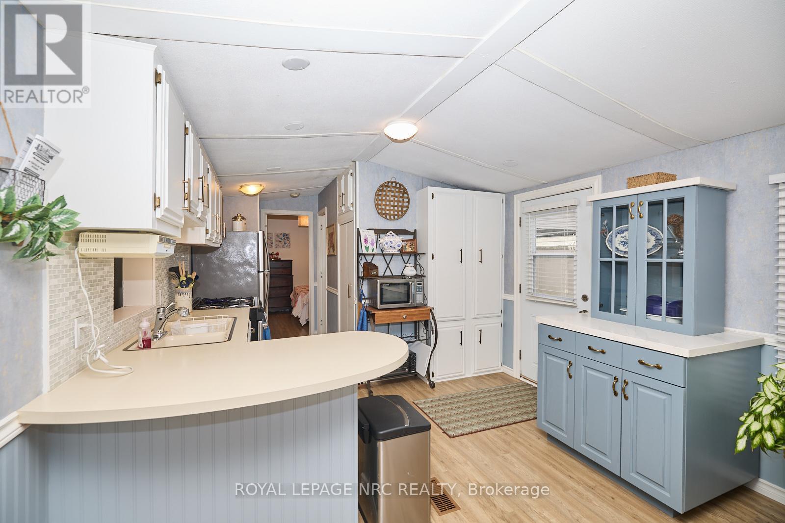 












423 - 23 FOUR MILE CREEK ROAD

,
Niagara-on-the-Lake (St. Davids),




Ontario
L0S1J1

