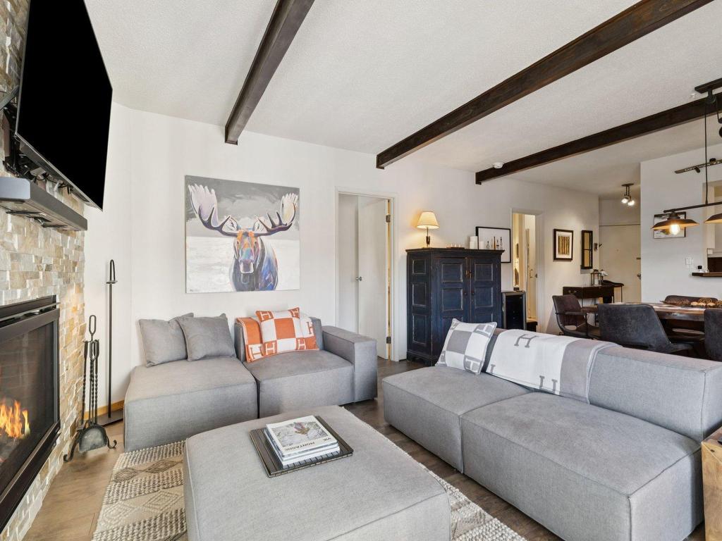 









116


Rue Pinoteau

, 4621,
Mont-Tremblant,




QC
J8E1G2

