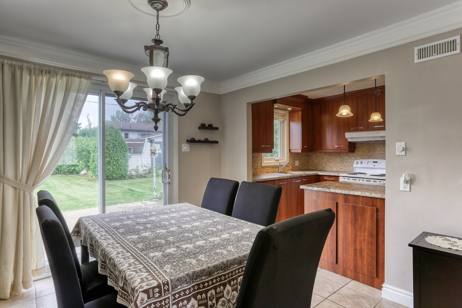 









5300


Rue de Champagne

,
Trois-Rivières,




QC
G8Y3R9

